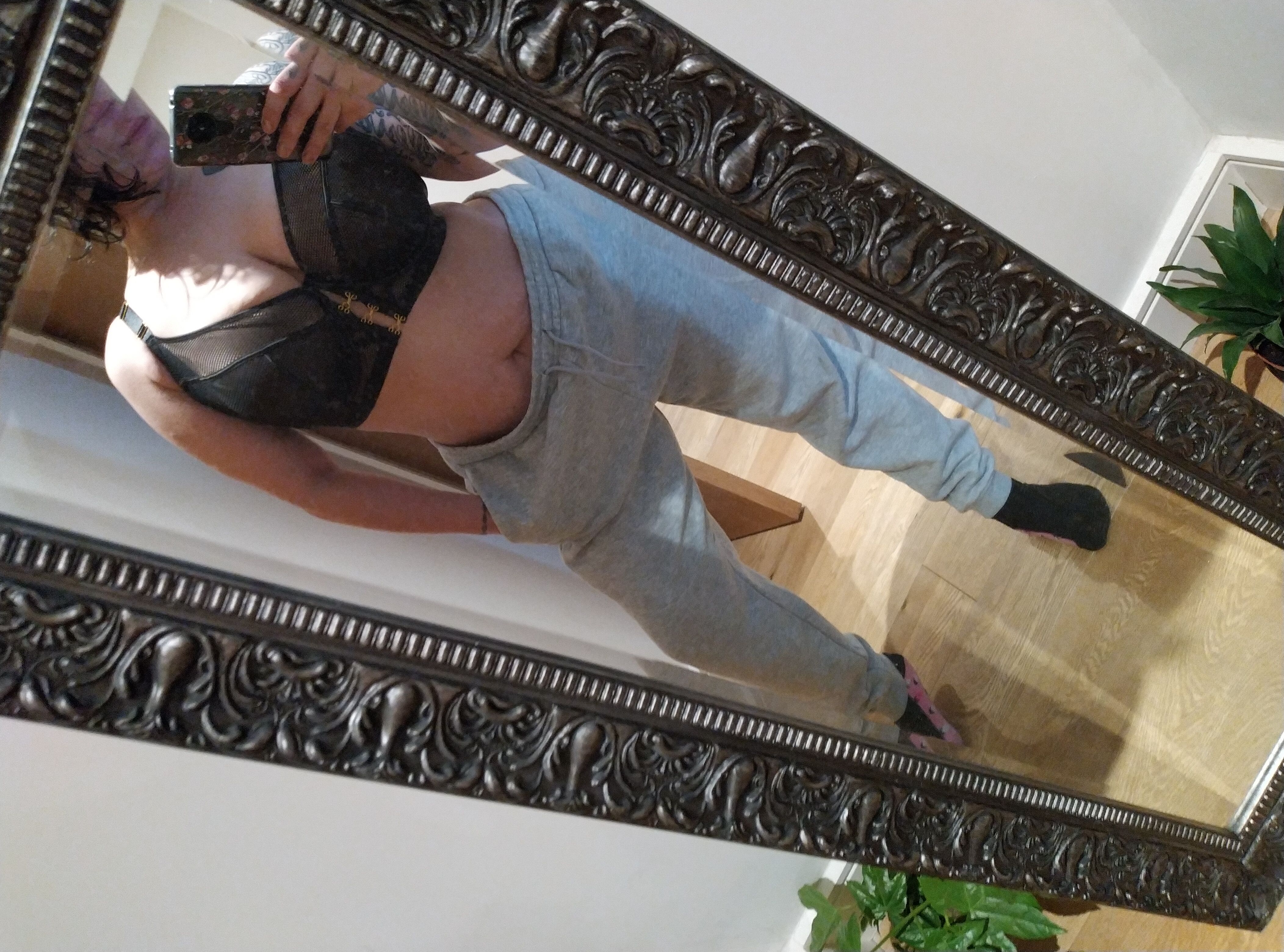 https://cdn.adultwork.com/gallery/G12/8575109.jpg