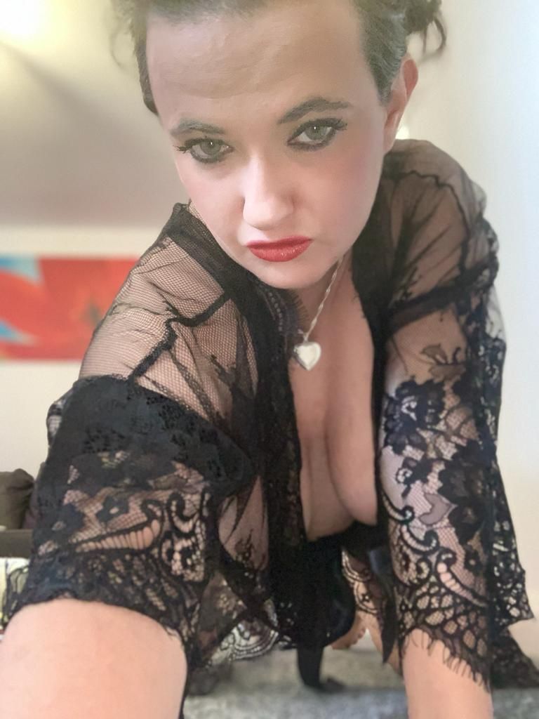 https://cdn.adultwork.com/gallery/G12/8575492.jpg