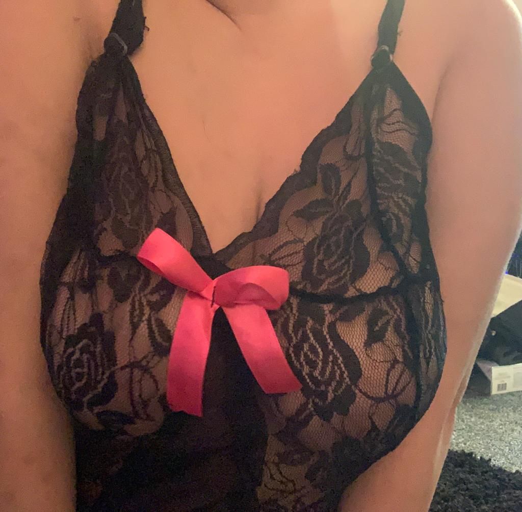 https://cdn.adultwork.com/gallery/G12/8575683.jpg