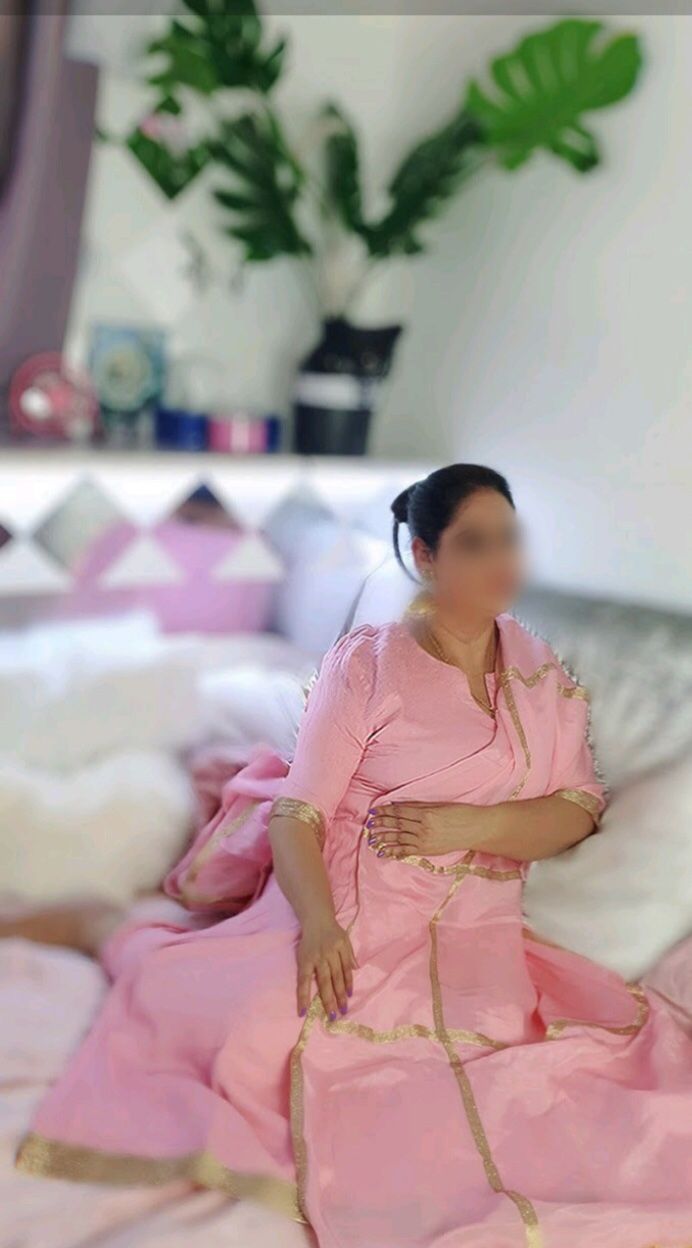 https://cdn.adultwork.com/gallery/G12/8578952.jpg