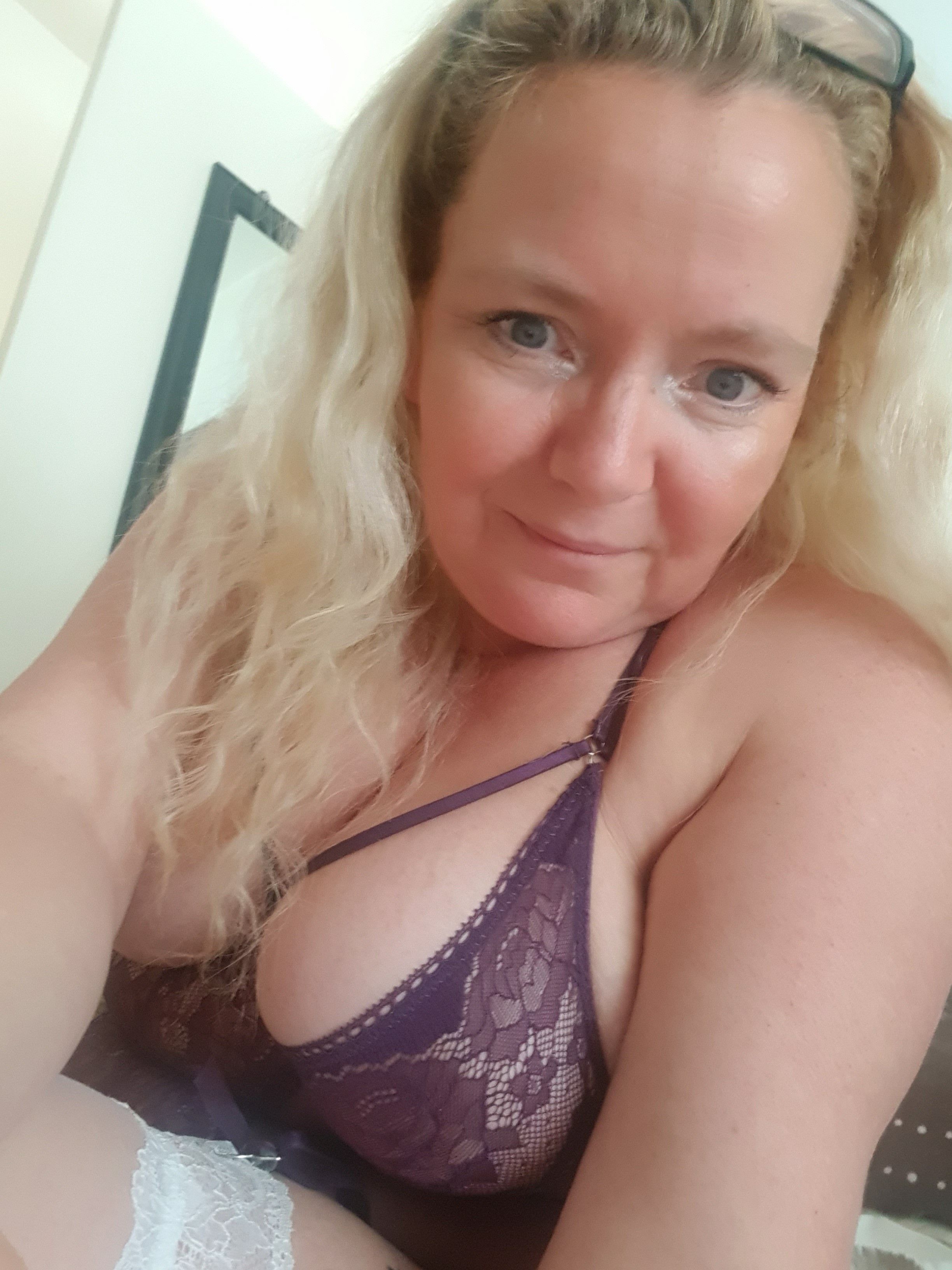 https://cdn.adultwork.com/gallery/G12/8579767.jpg