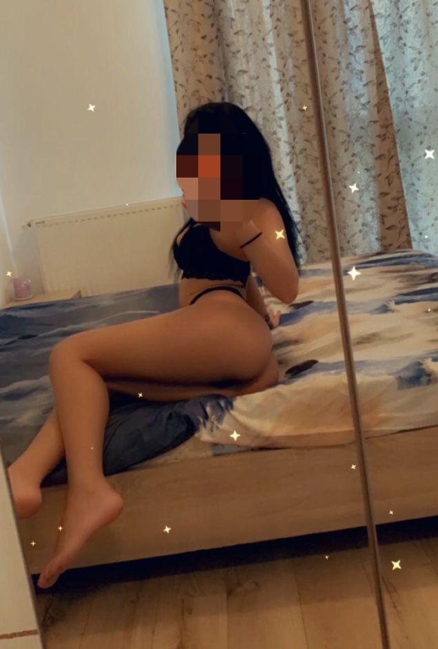 https://cdn.adultwork.com/gallery/G12/8580904.jpg