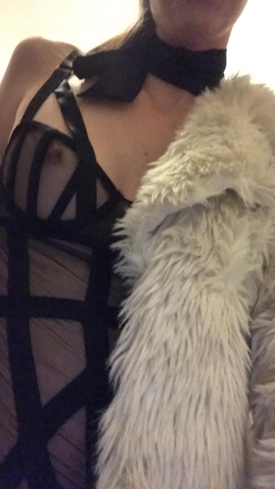 https://cdn.adultwork.com/gallery/G12/8582925.jpg