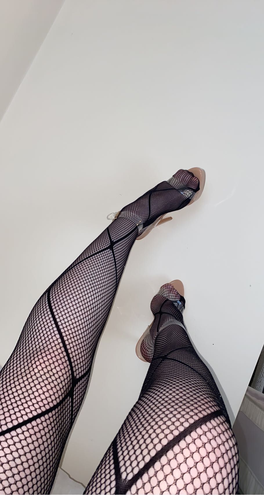 https://cdn.adultwork.com/gallery/G12/8583842.jpg