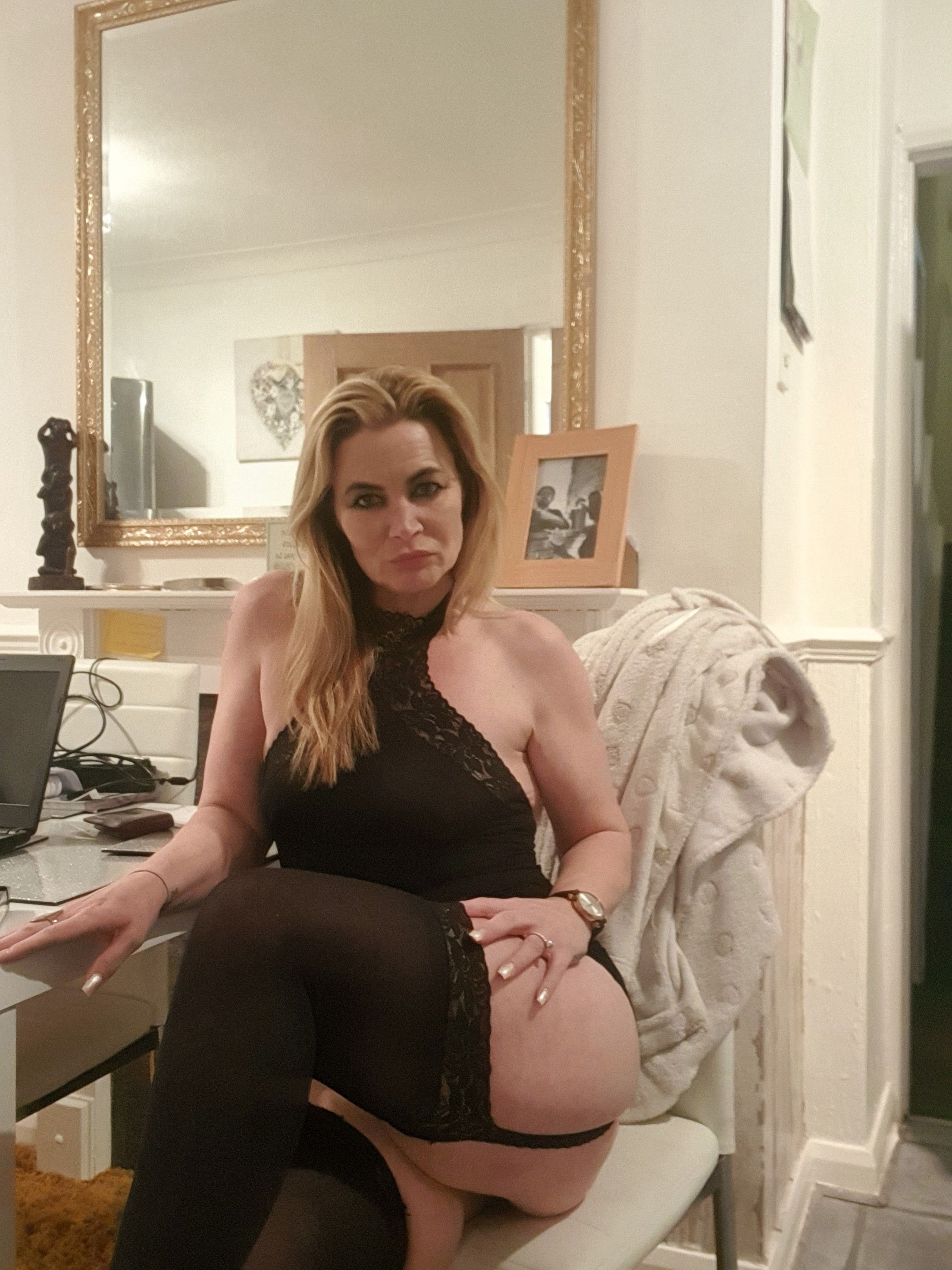 https://cdn.adultwork.com/gallery/G12/8587115.jpg