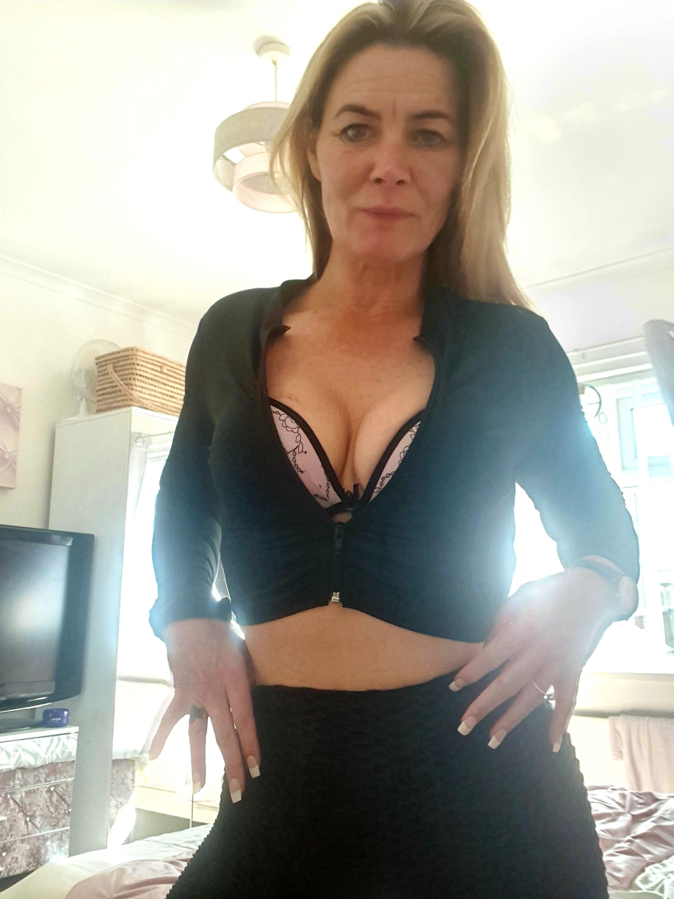 https://cdn.adultwork.com/gallery/G12/8587236.jpg