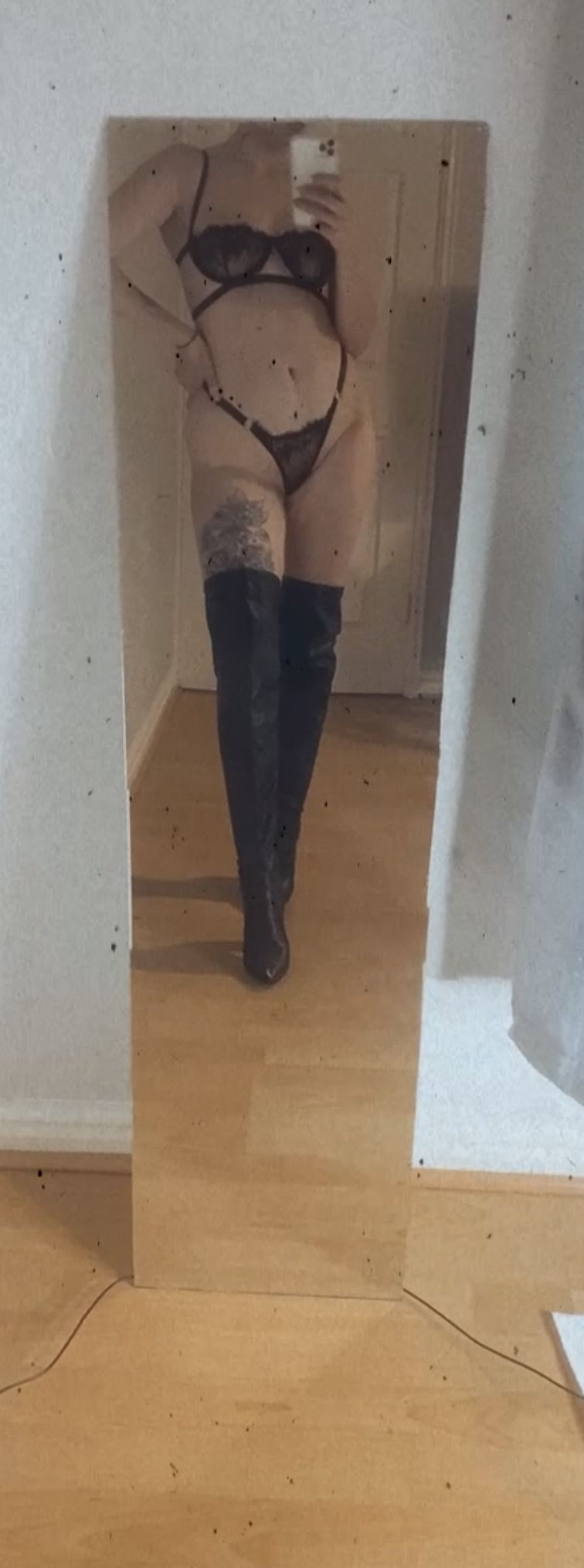 https://cdn.adultwork.com/gallery/G12/8587895.jpg