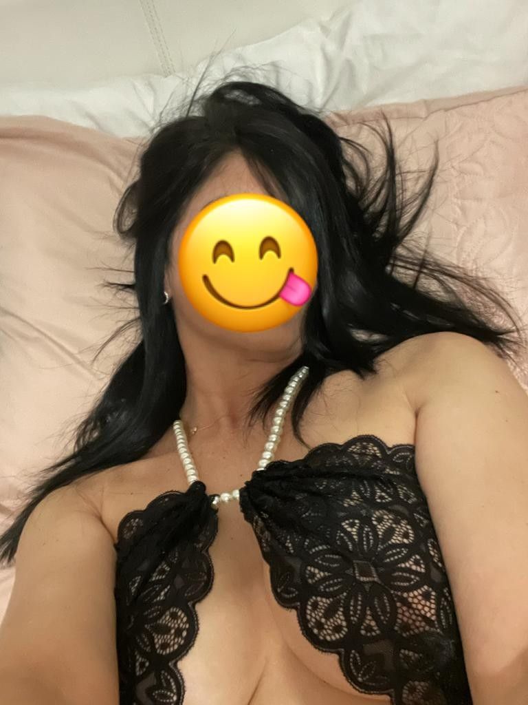 https://cdn.adultwork.com/gallery/G12/8592529.jpg