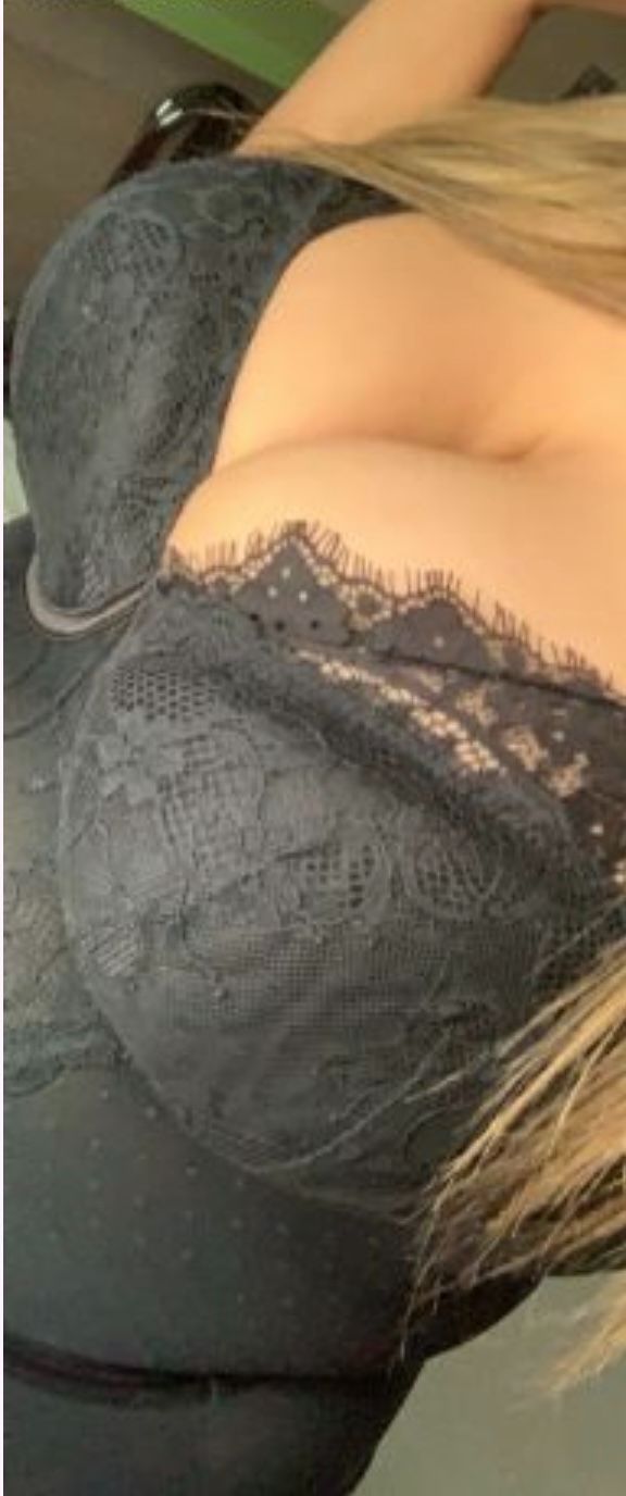 https://cdn.adultwork.com/gallery/G12/8596680.jpg