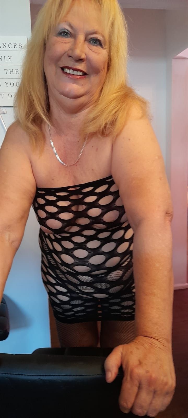 https://cdn.adultwork.com/gallery/G12/8605638.jpg