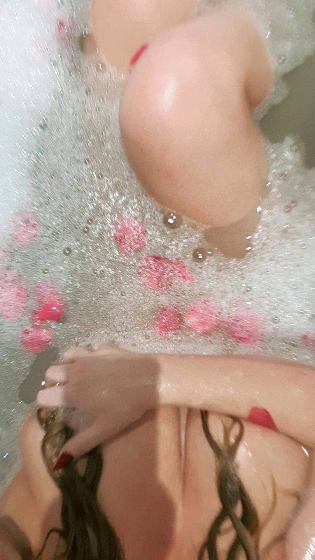 https://cdn.adultwork.com/gallery/G12/8609980.jpg