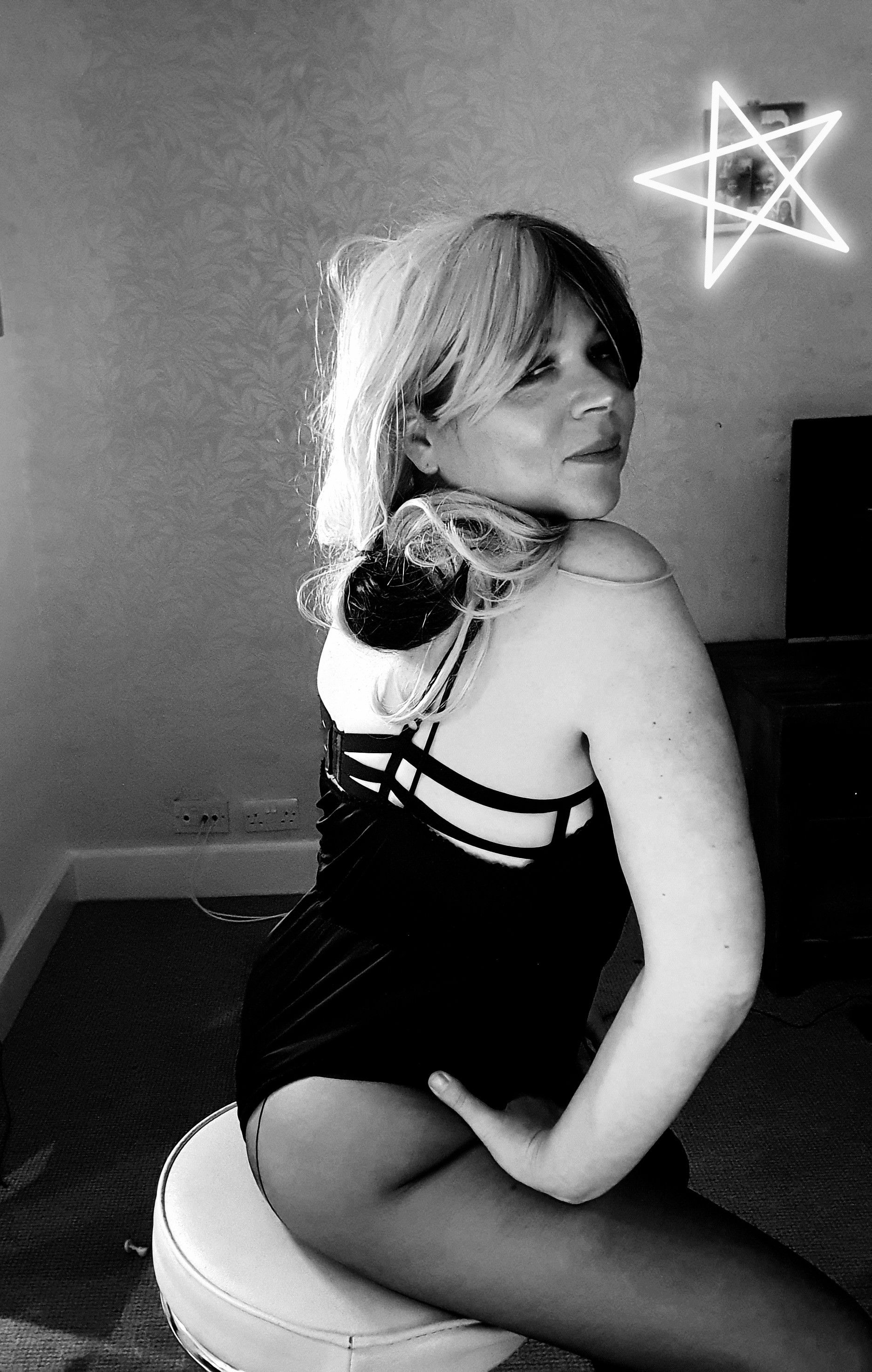 https://cdn.adultwork.com/gallery/G12/8613636.jpg