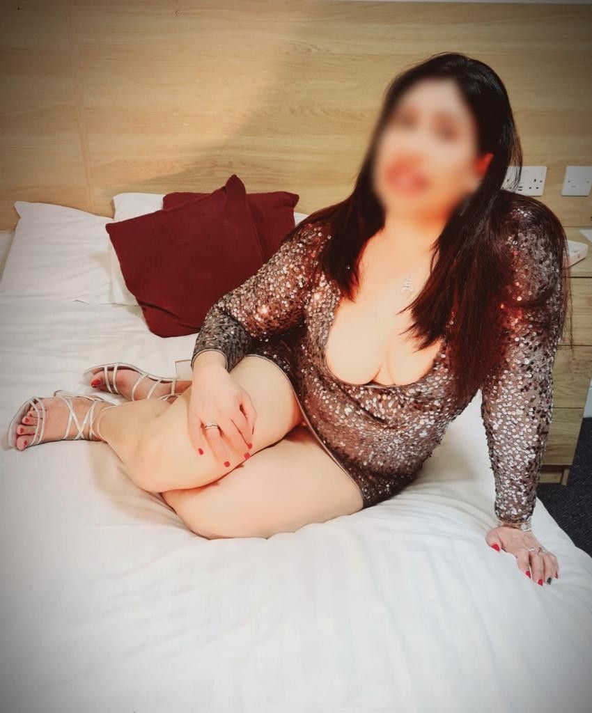 https://cdn.adultwork.com/gallery/G12/8615390.jpg