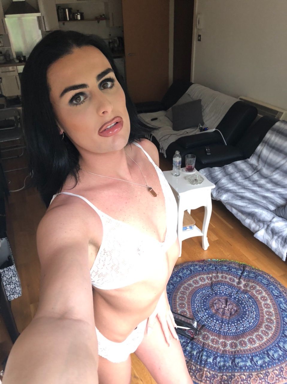 https://cdn.adultwork.com/gallery/G12/8618186.jpg