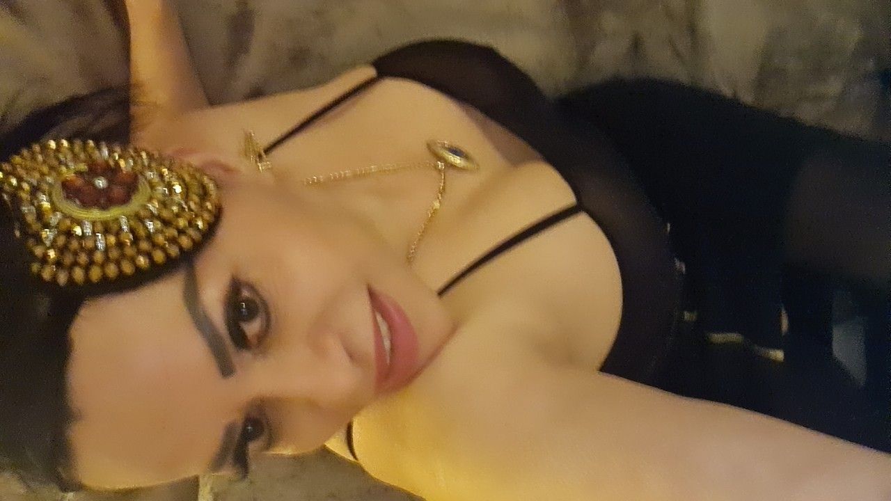 https://cdn.adultwork.com/gallery/G12/8619900.jpg