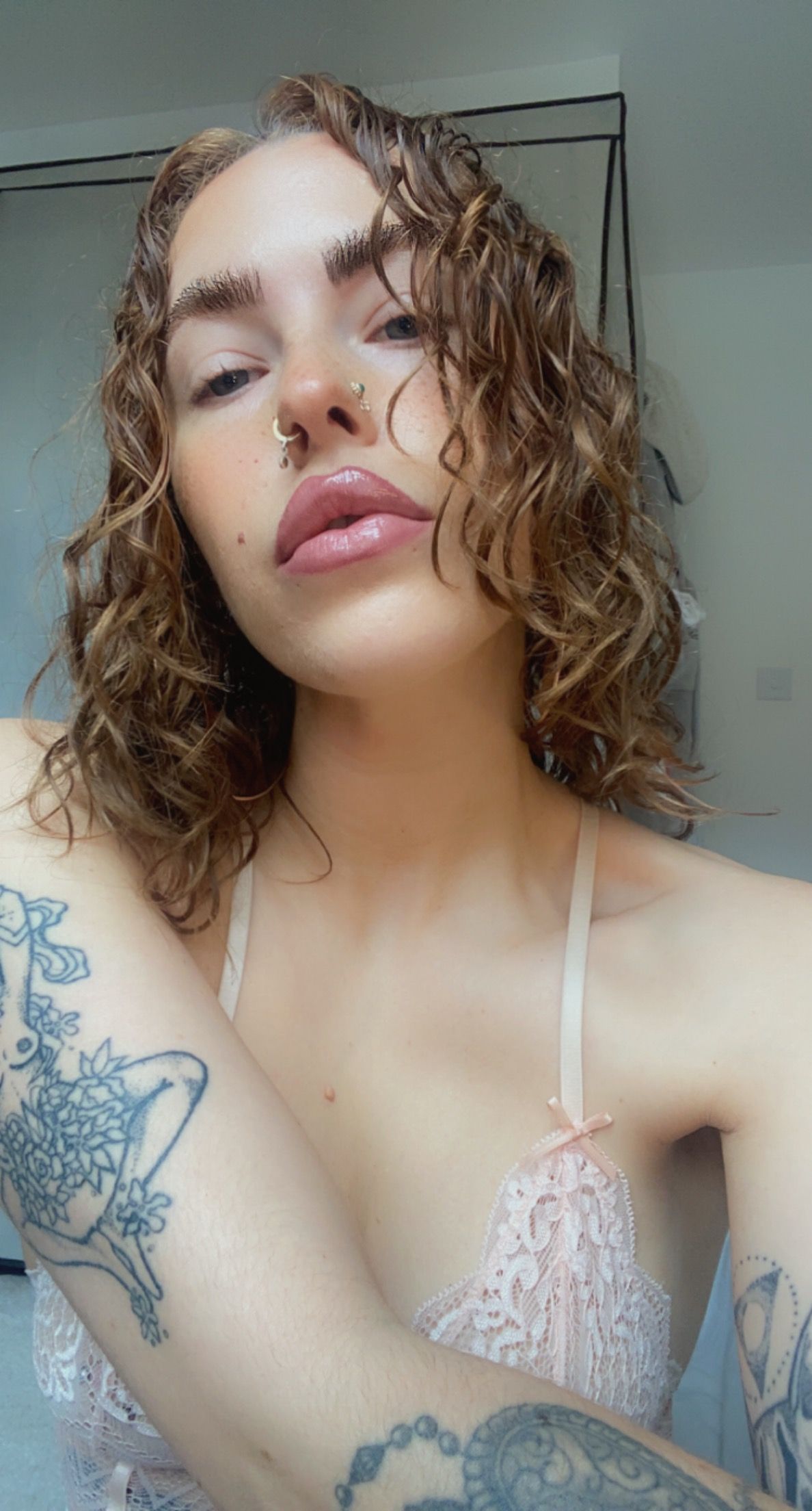 https://cdn.adultwork.com/gallery/G12/8621281.jpg