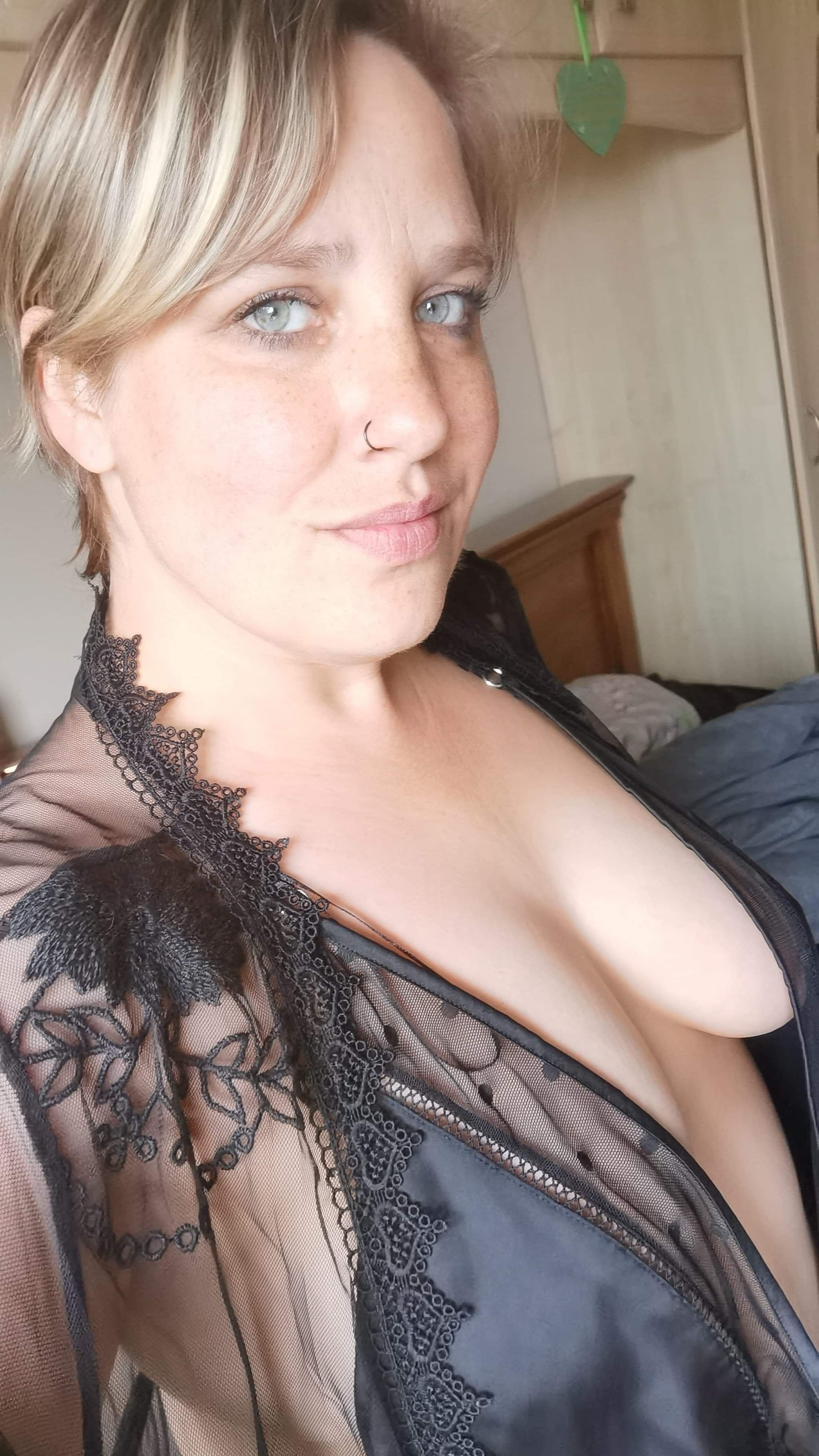 https://cdn.adultwork.com/gallery/G12/8623970.jpg