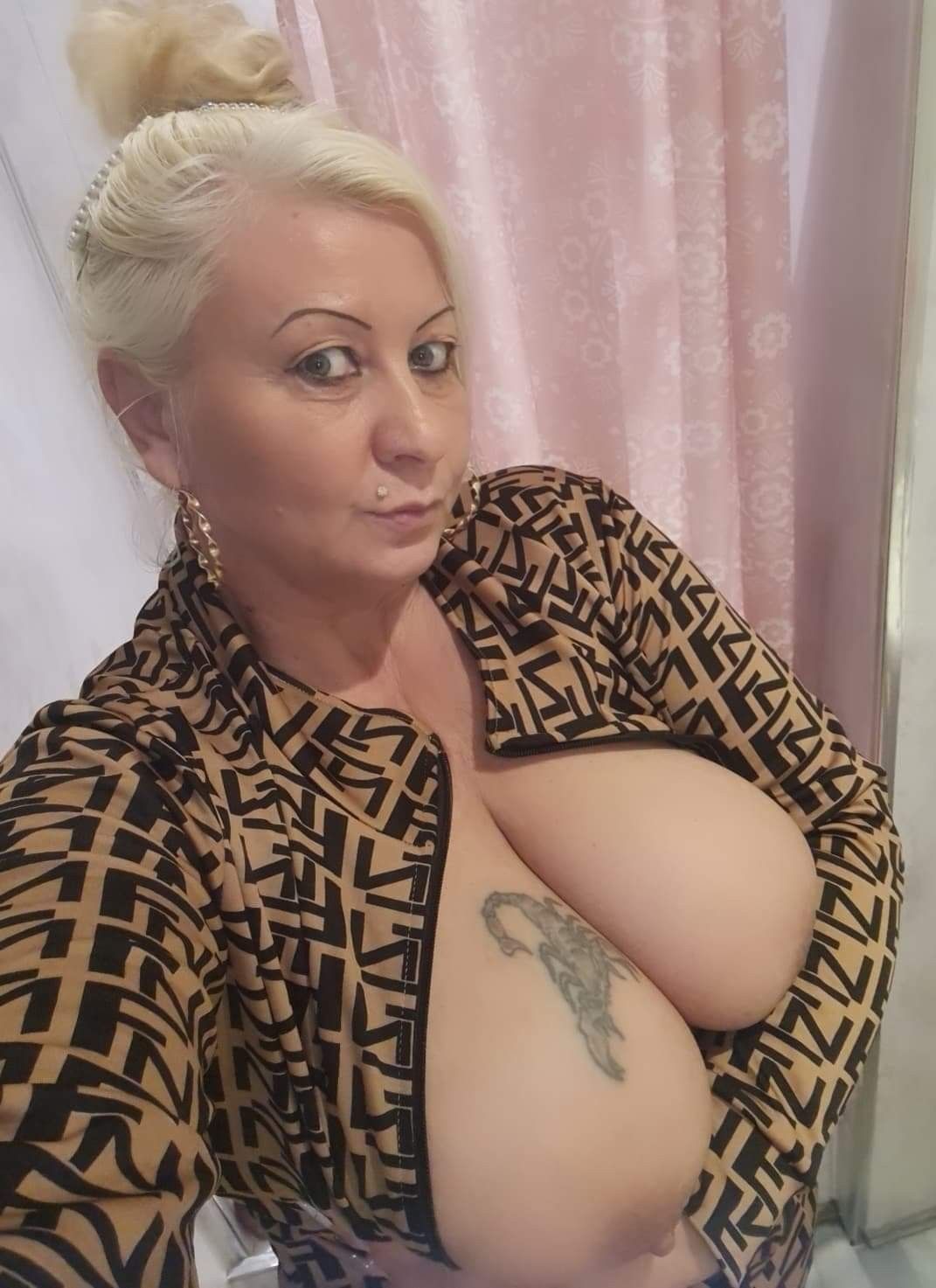 https://cdn.adultwork.com/gallery/G12/8627276.jpg