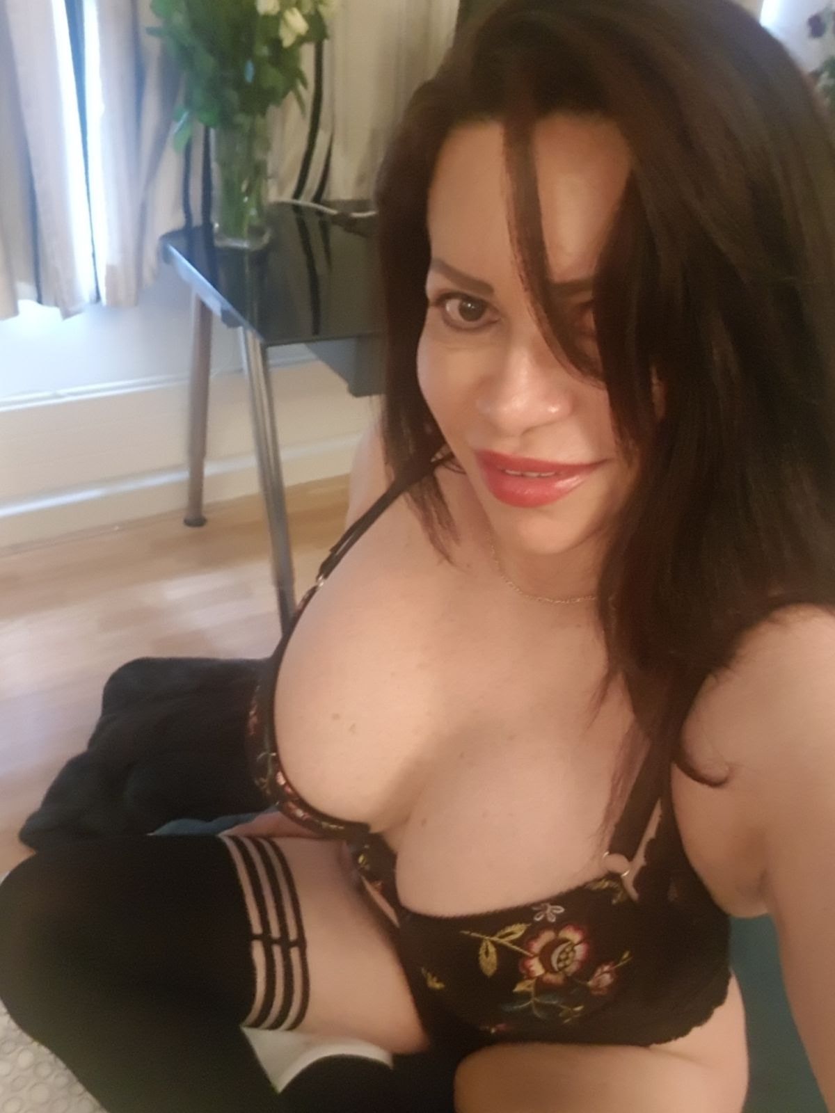 https://cdn.adultwork.com/gallery/G12/8628336.jpg