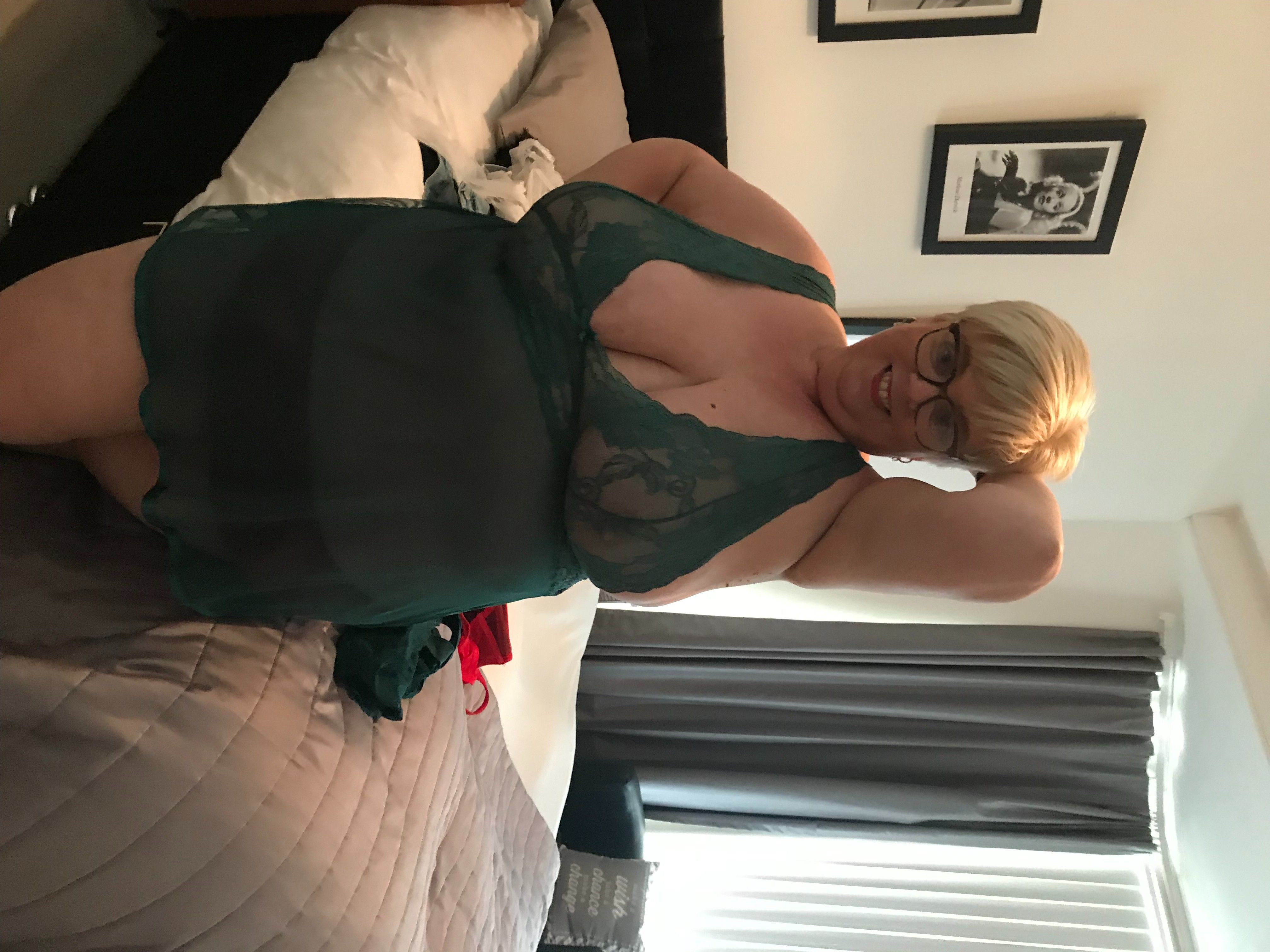 https://cdn.adultwork.com/gallery/G12/8630756.jpg