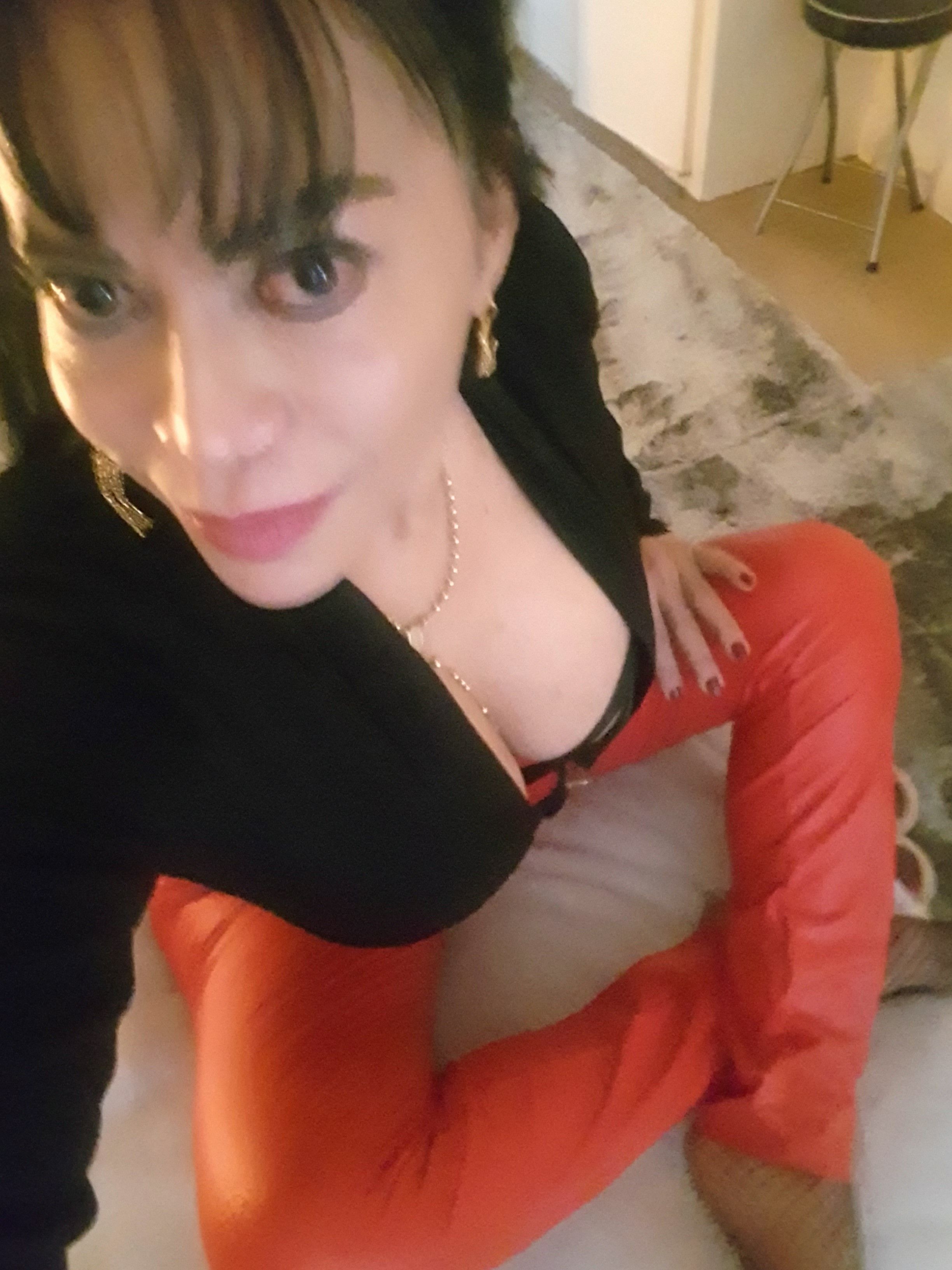 https://cdn.adultwork.com/gallery/G12/8630791.jpg