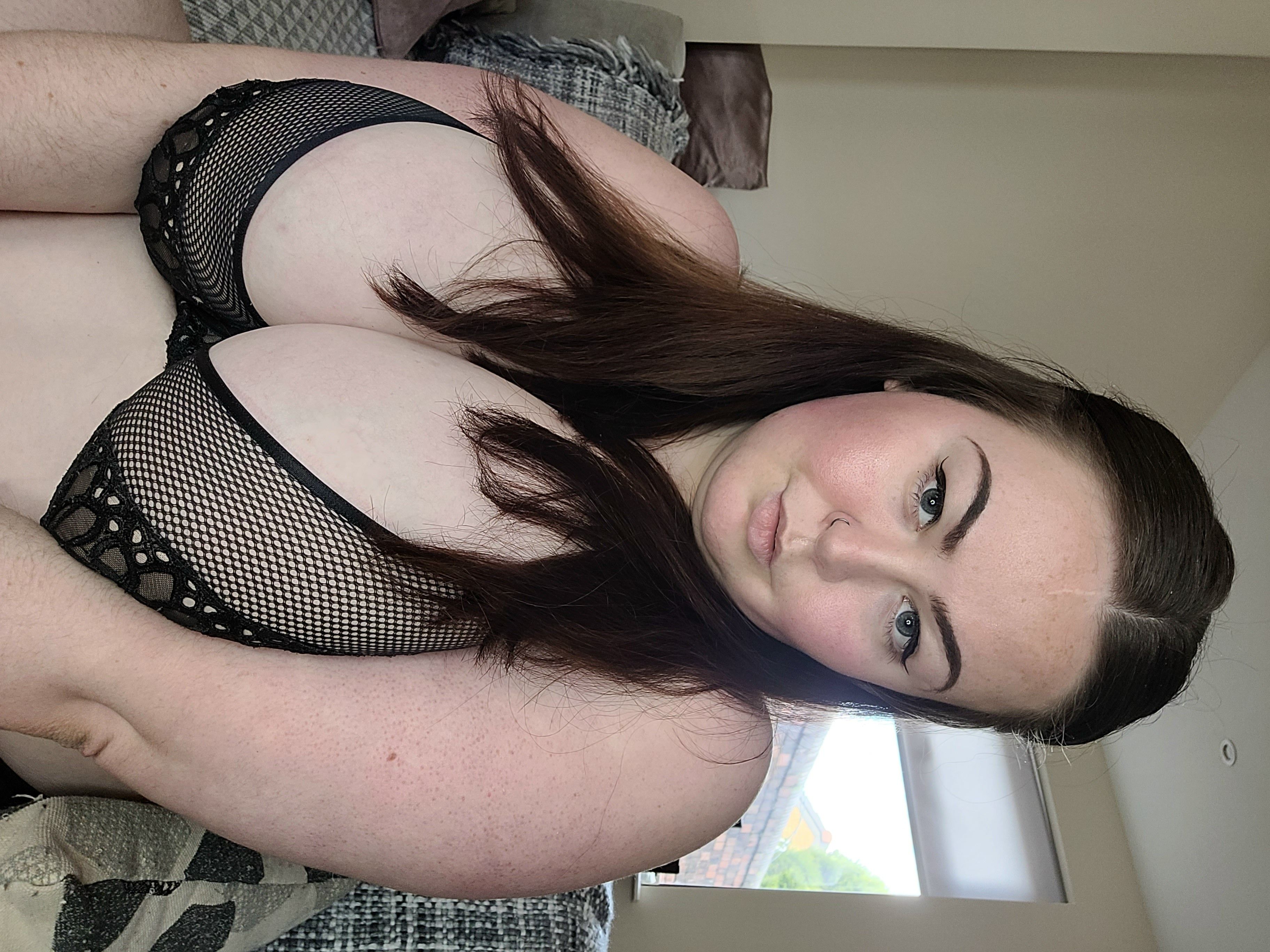 https://cdn.adultwork.com/gallery/G12/8630834.jpg