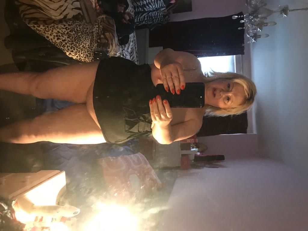 https://cdn.adultwork.com/gallery/G12/8633069.jpg