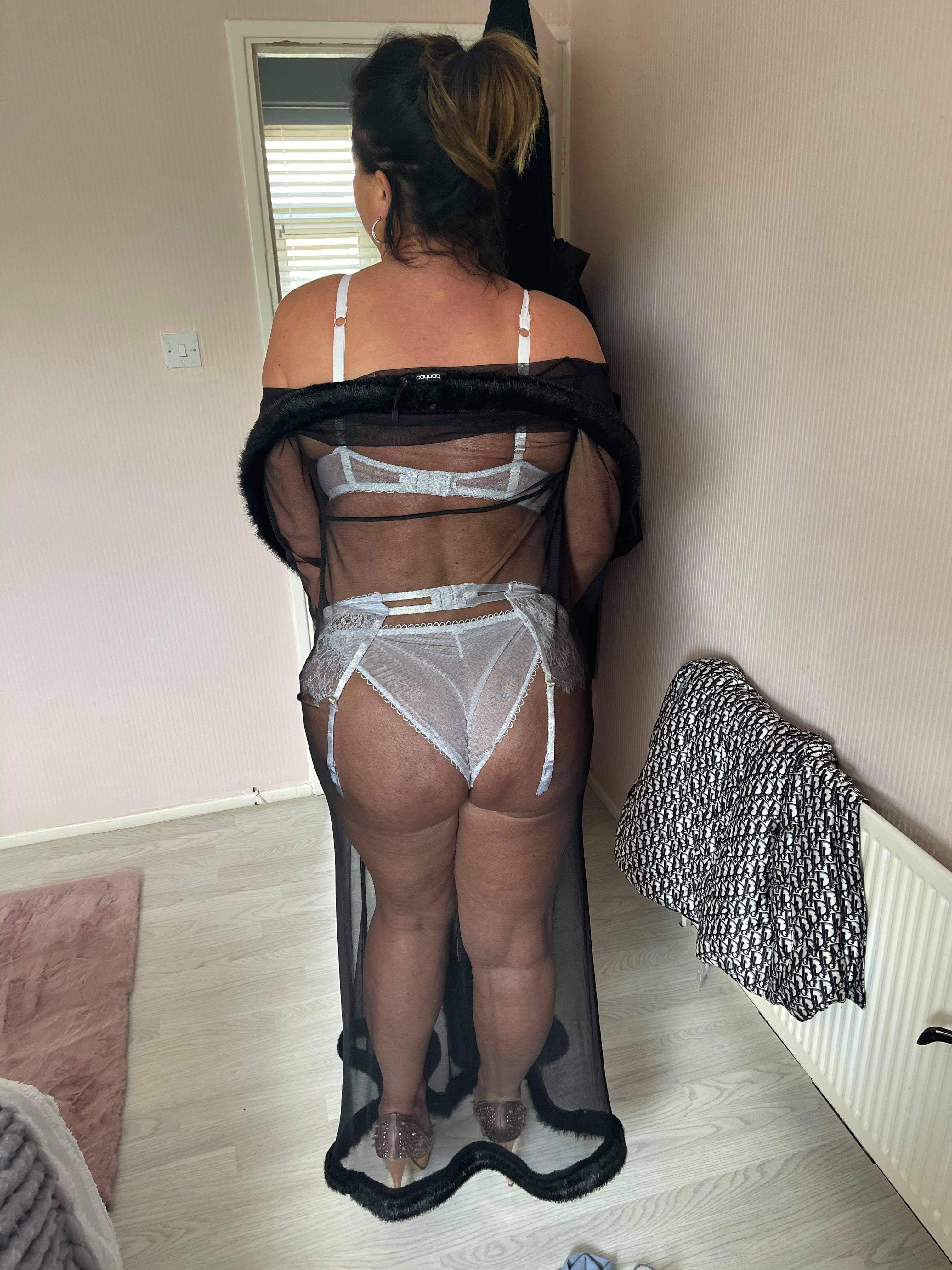 https://cdn.adultwork.com/gallery/G12/8633720.jpg