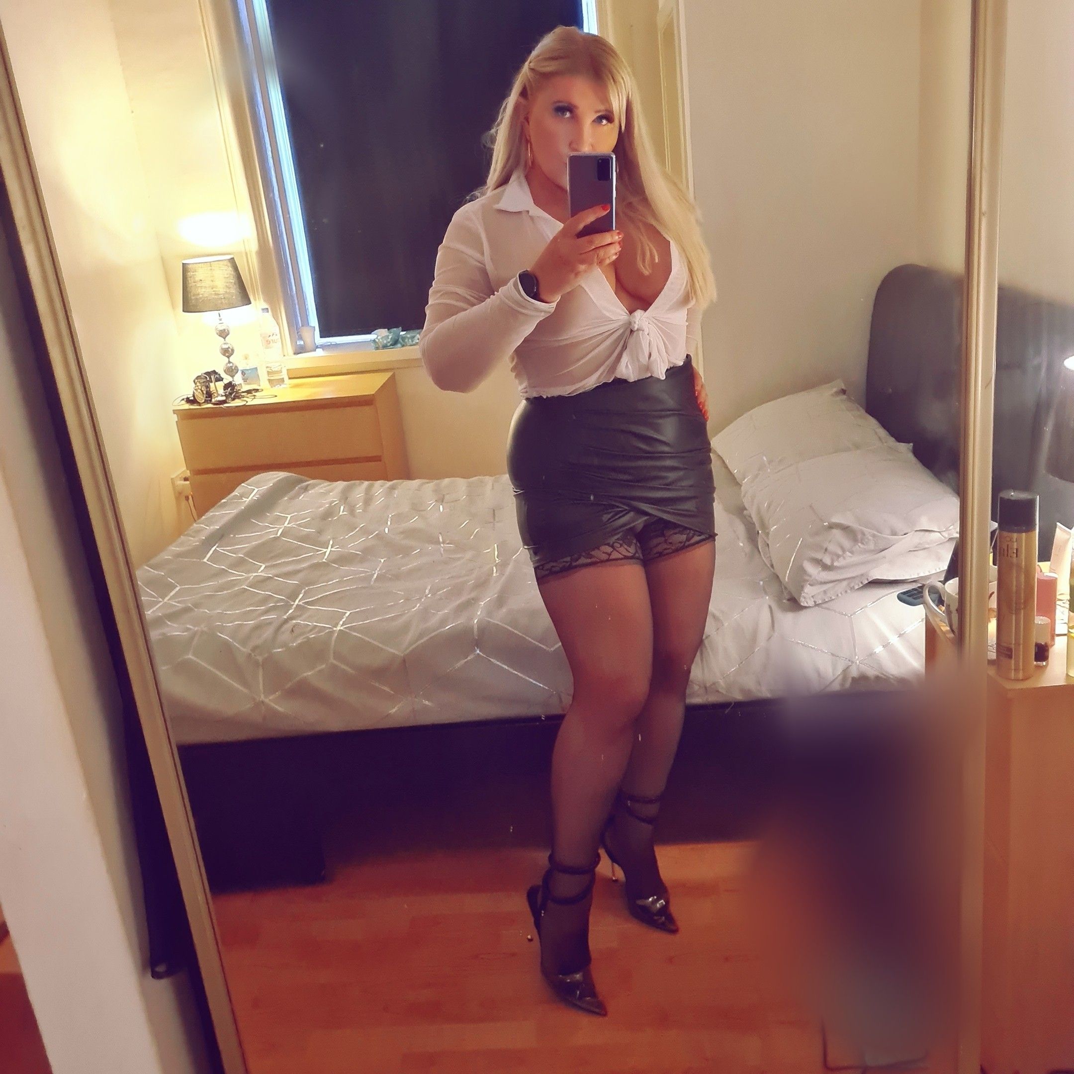 https://cdn.adultwork.com/gallery/G12/8650298.jpg