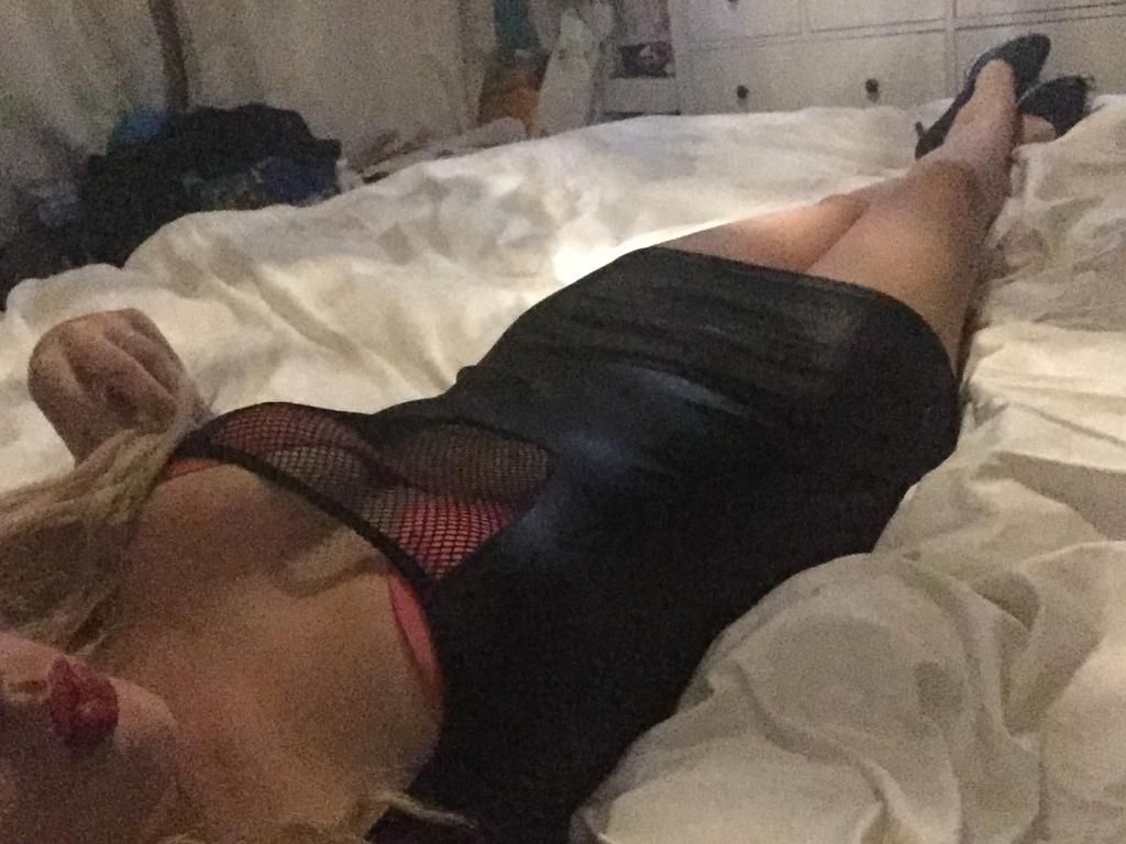 https://cdn.adultwork.com/gallery/G12/8652569.jpg