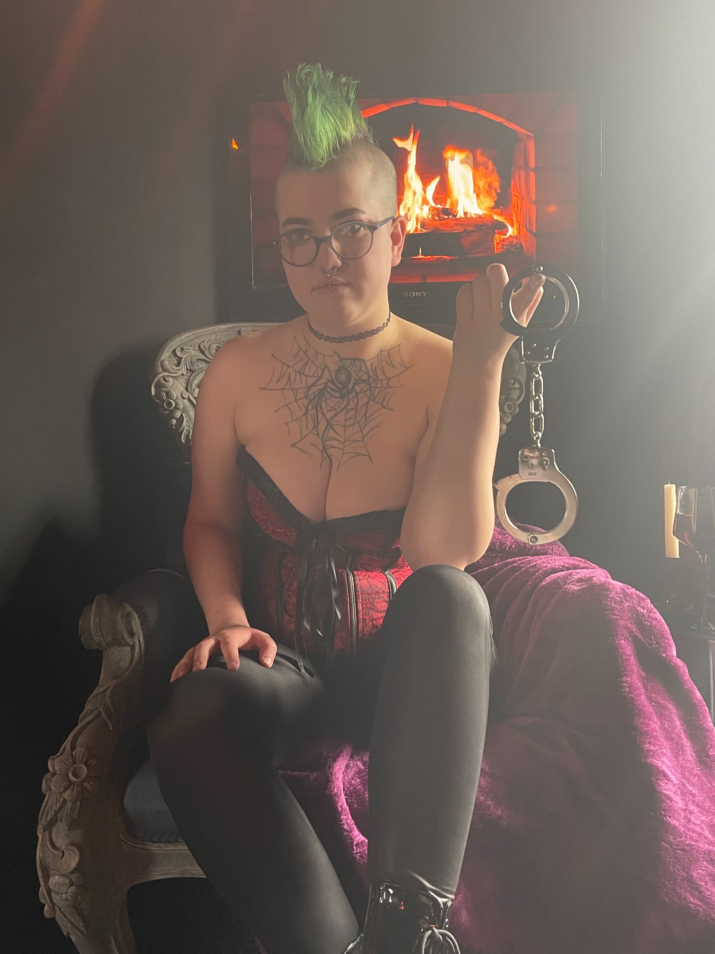 https://cdn.adultwork.com/gallery/G12/8660425.jpg