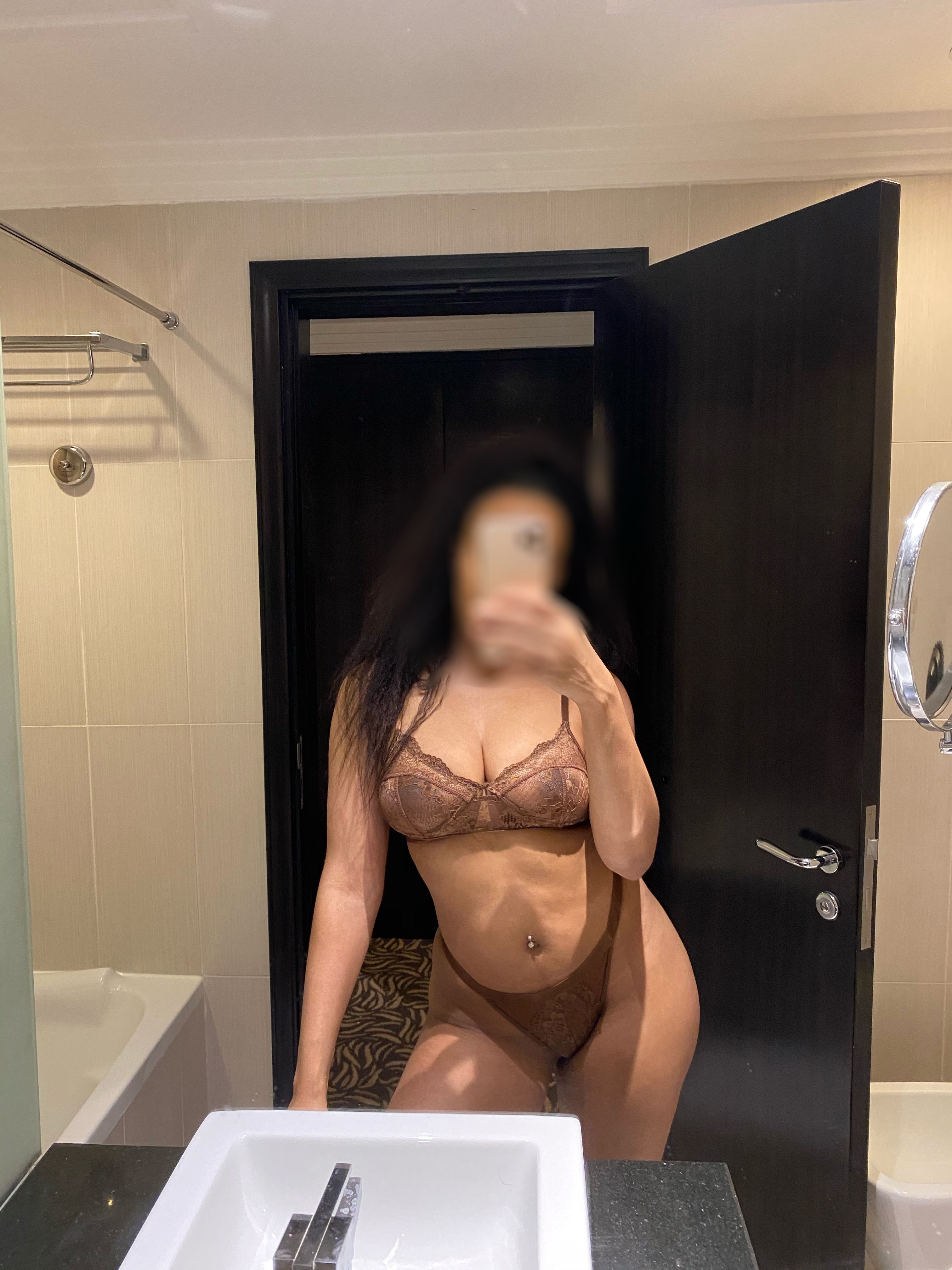 https://cdn.adultwork.com/gallery/G12/8664006.jpg