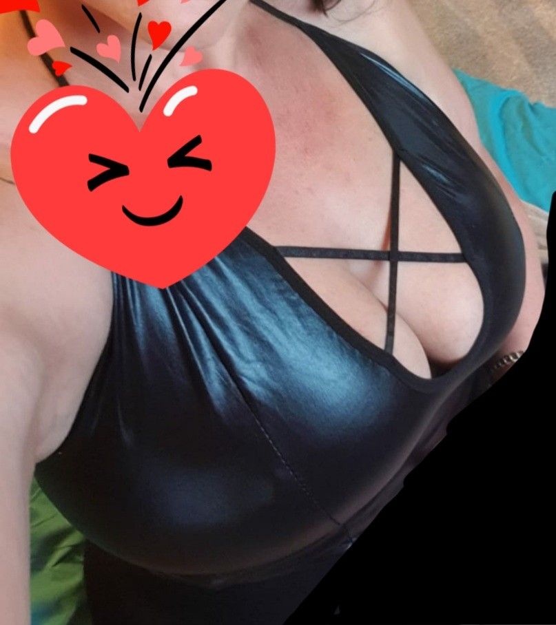 https://cdn.adultwork.com/gallery/G12/8664407.jpg