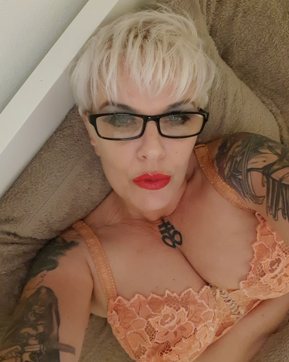 https://cdn.adultwork.com/gallery/G12/8674858.jpg