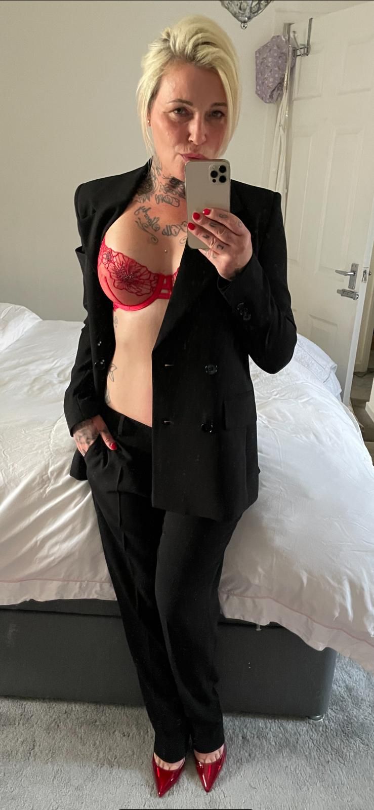 https://cdn.adultwork.com/gallery/G12/8680243.jpg