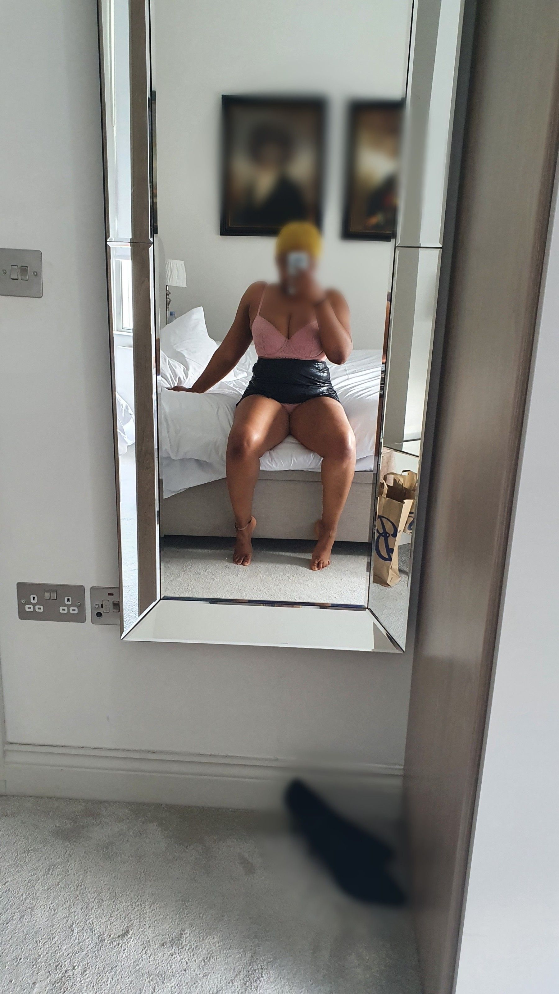 https://cdn.adultwork.com/gallery/G12/8680861.jpg