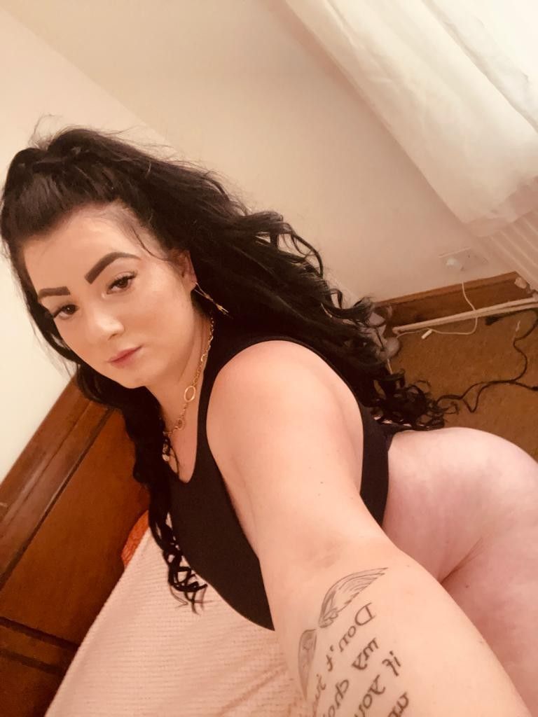 https://cdn.adultwork.com/gallery/G12/8683324.jpg