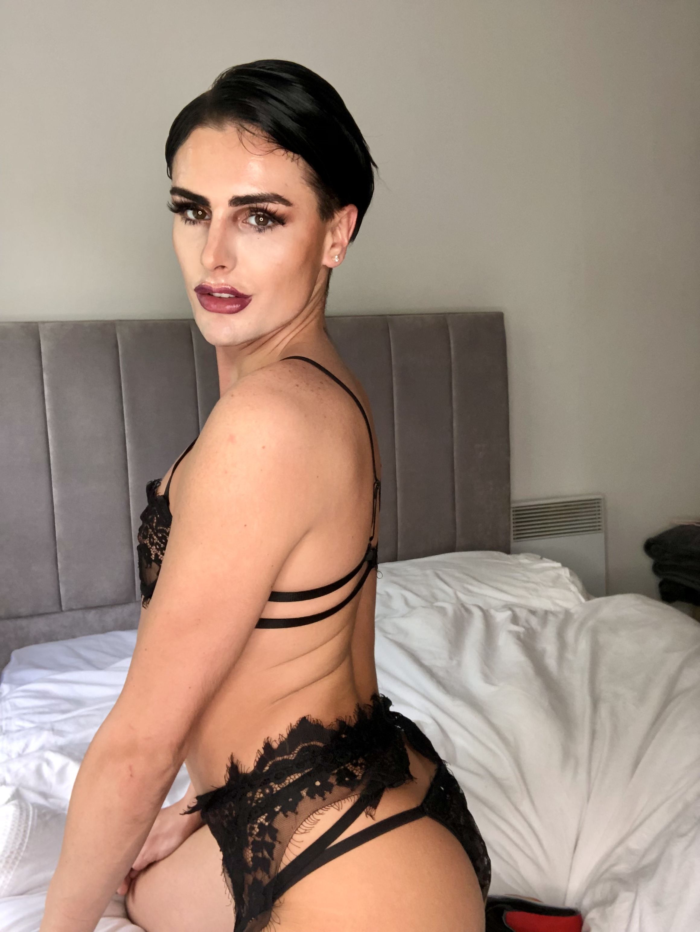 https://cdn.adultwork.com/gallery/G12/8687271.jpg