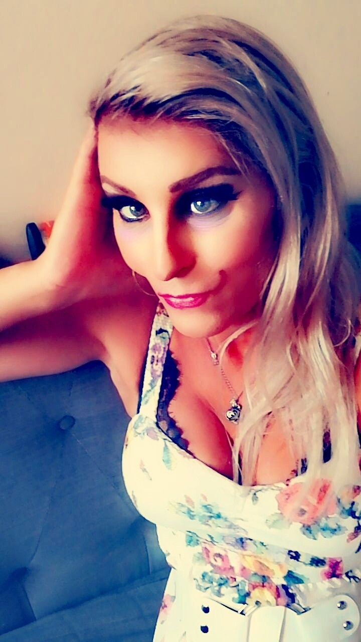 https://cdn.adultwork.com/gallery/G12/8690221.jpg