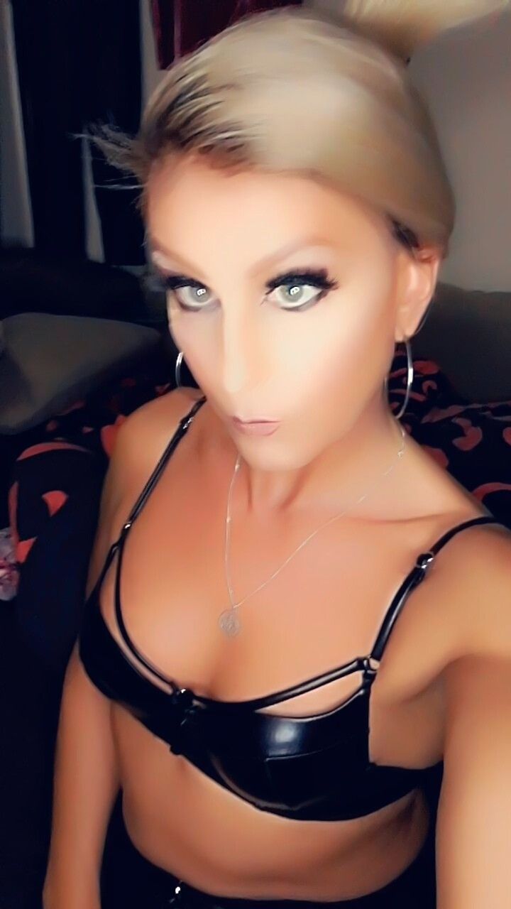 https://cdn.adultwork.com/gallery/G12/8690231.jpg