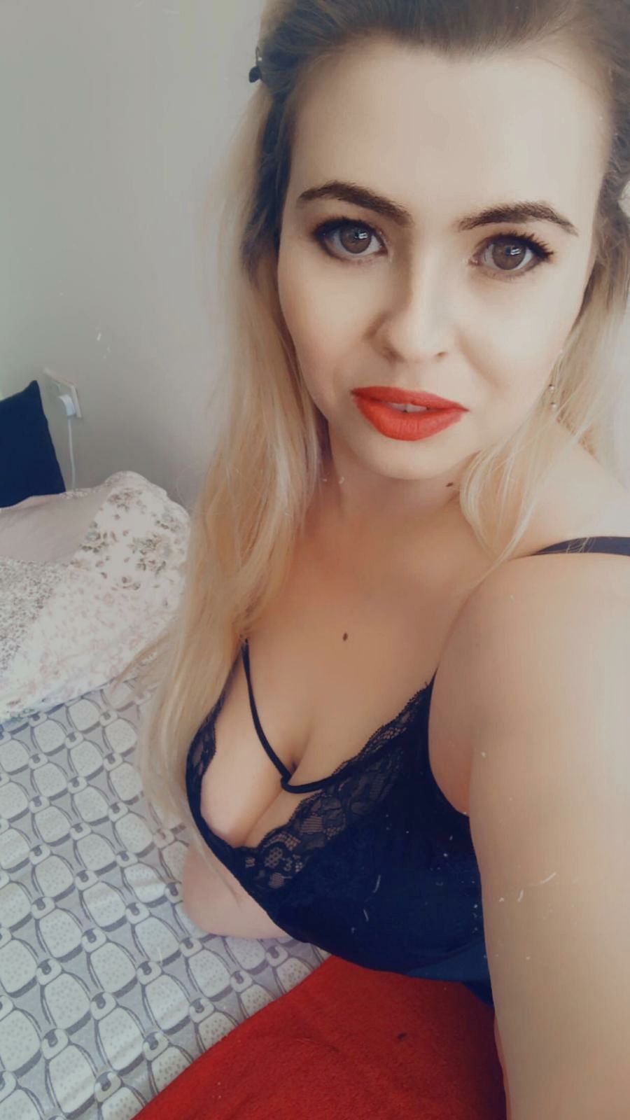 https://cdn.adultwork.com/gallery/G12/8690313.jpg