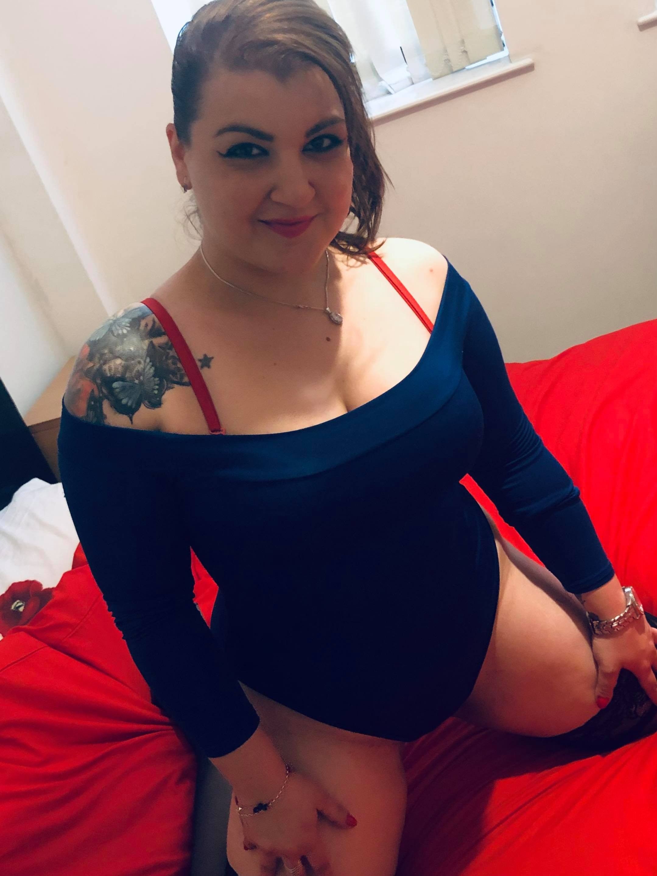 https://cdn.adultwork.com/gallery/G12/8690588.jpg