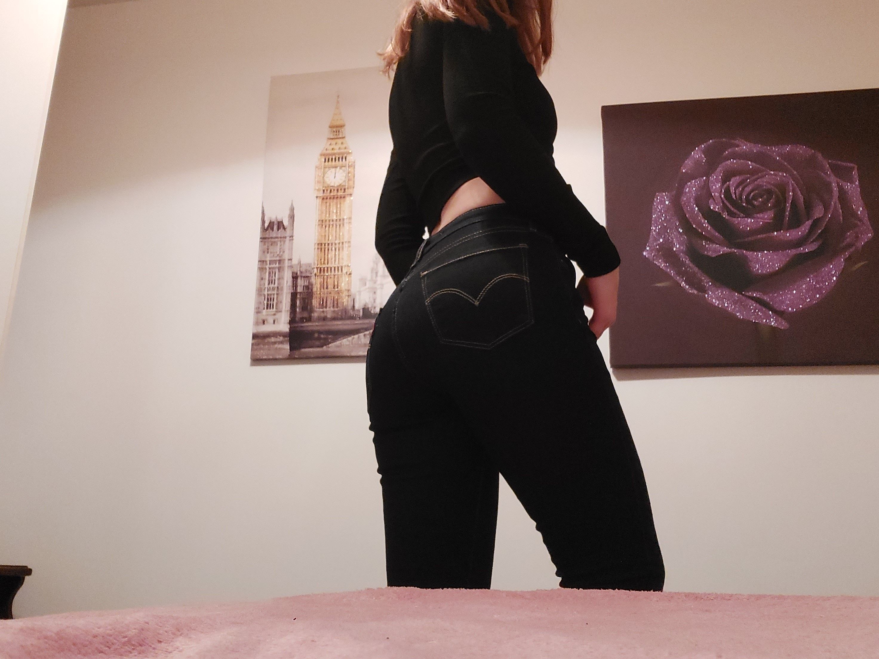 https://cdn.adultwork.com/gallery/G12/8691843.jpg