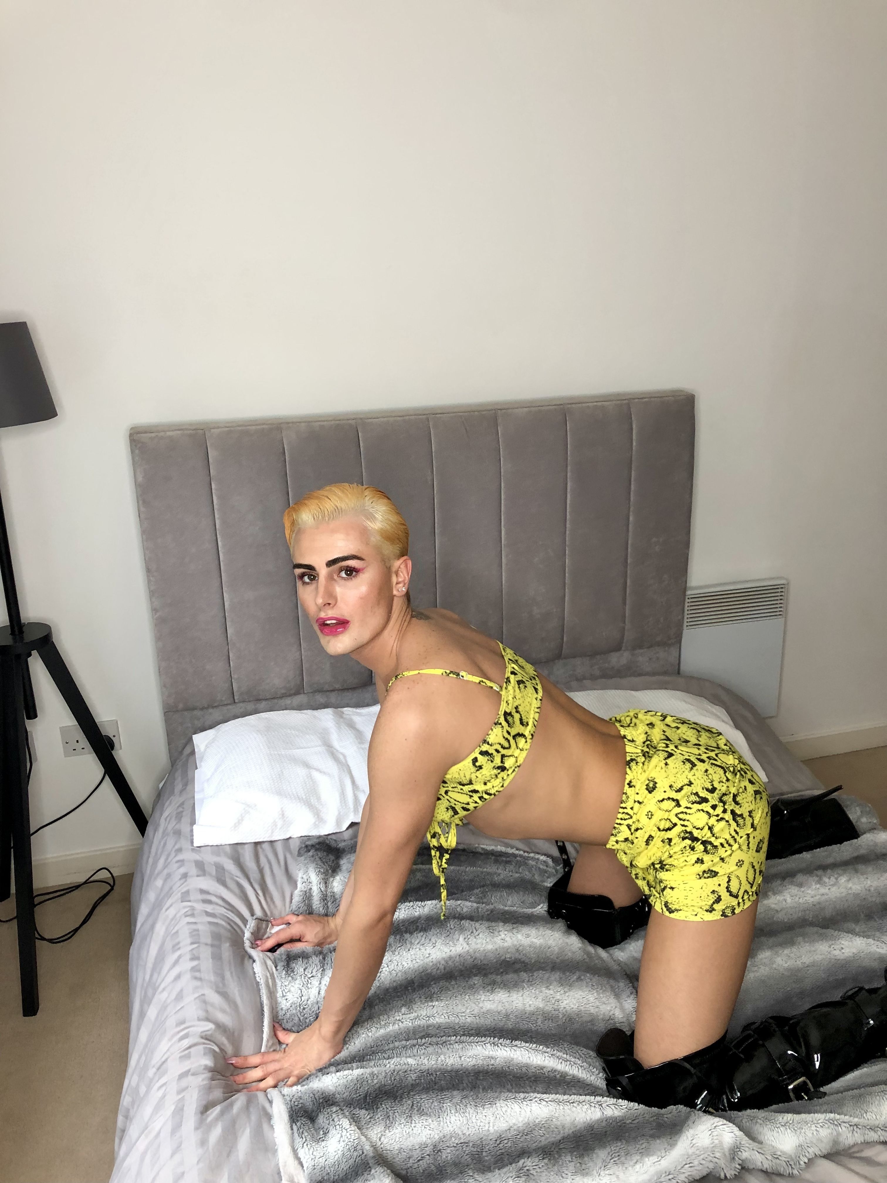 https://cdn.adultwork.com/gallery/G12/8692159.jpg