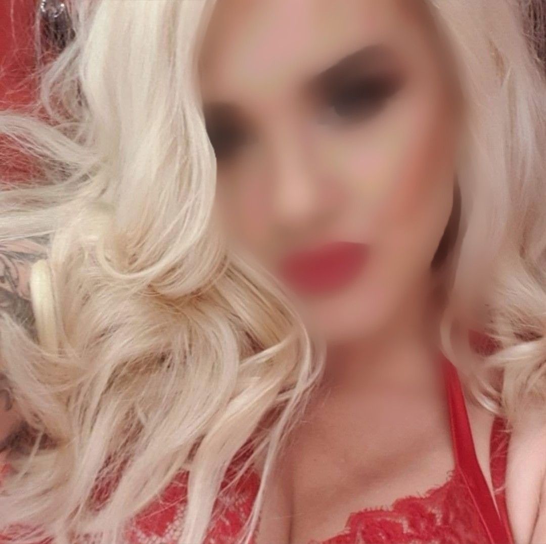 https://cdn.adultwork.com/gallery/G12/8695681.jpg