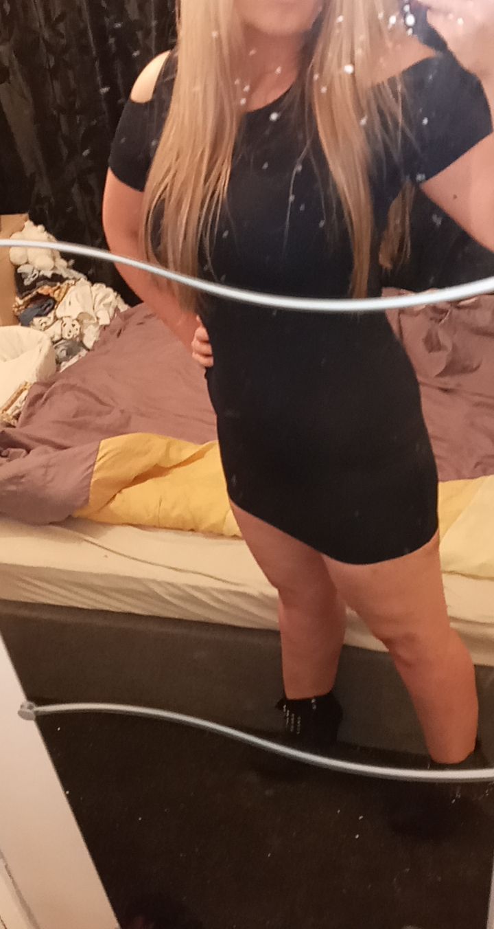 https://cdn.adultwork.com/gallery/G12/8696553.jpg