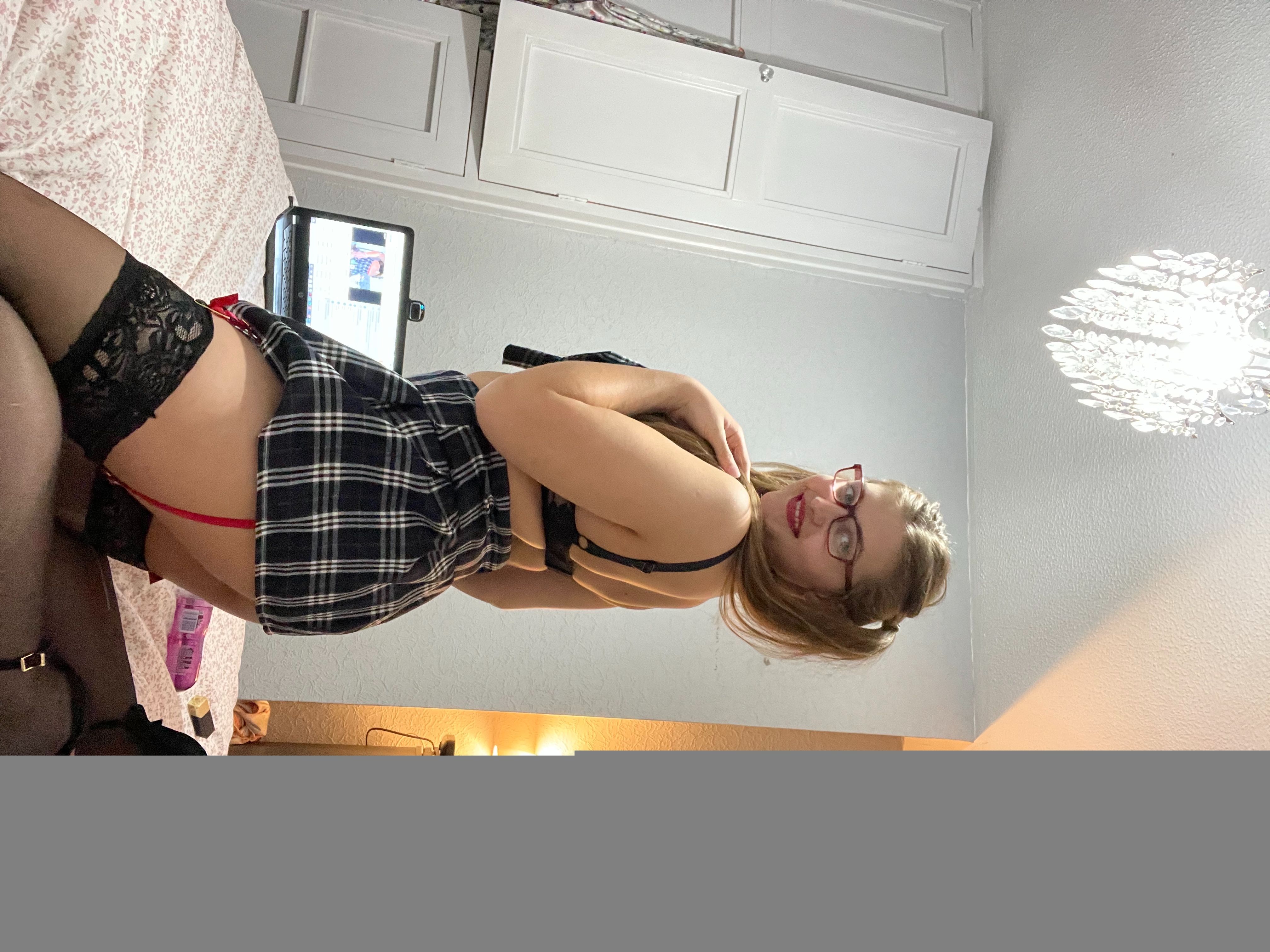 https://cdn.adultwork.com/gallery/G12/8696663.jpg