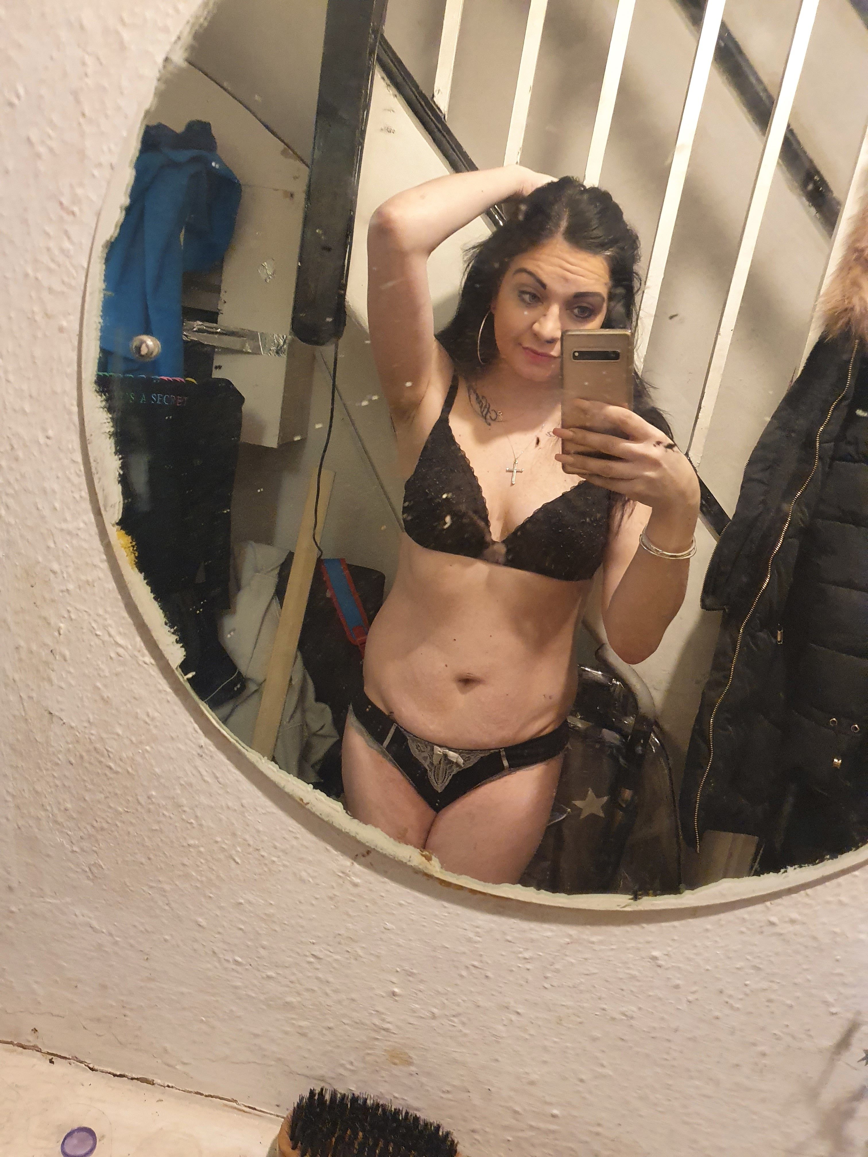 https://cdn.adultwork.com/gallery/G12/8696774.jpg