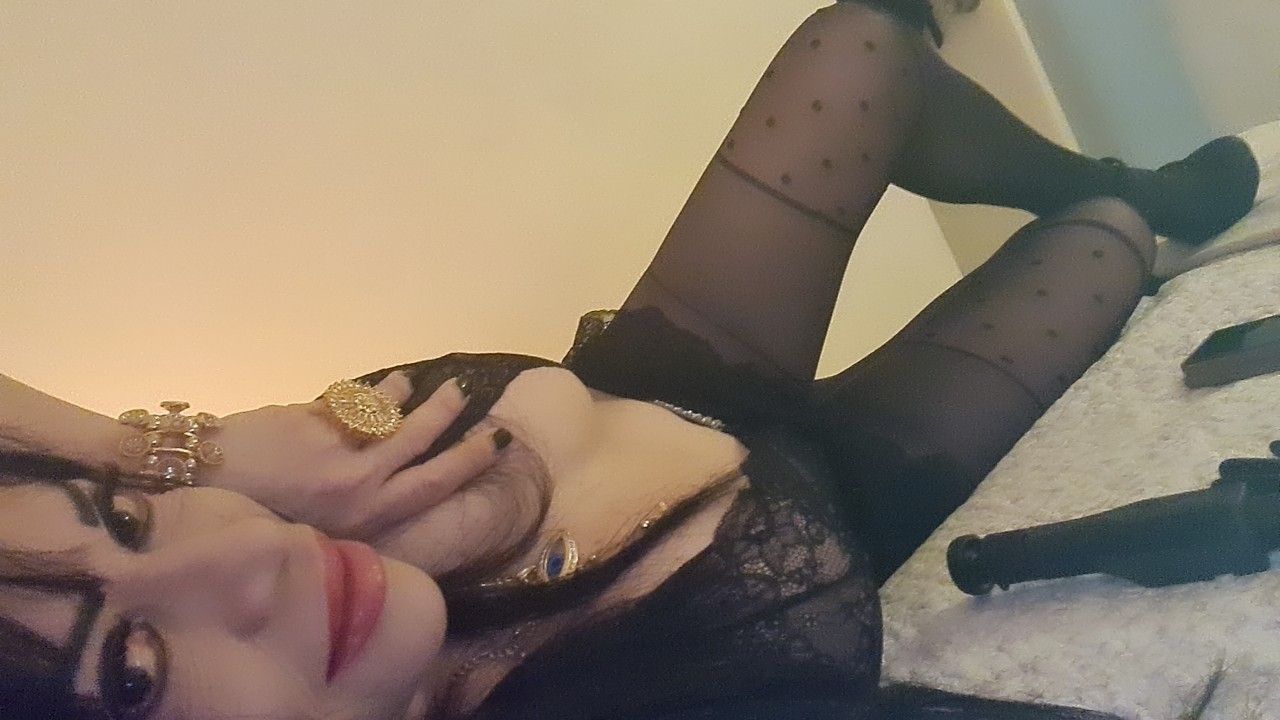 https://cdn.adultwork.com/gallery/G12/8697526.jpg