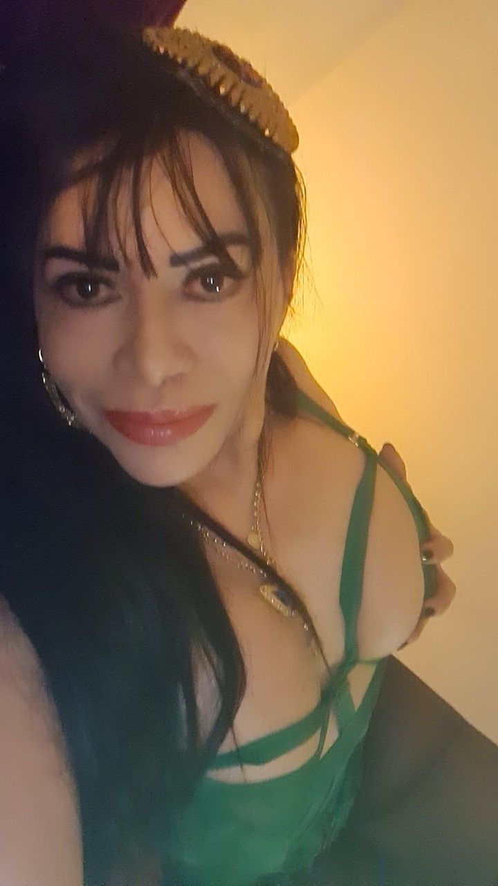 https://cdn.adultwork.com/gallery/G12/8697596.jpg